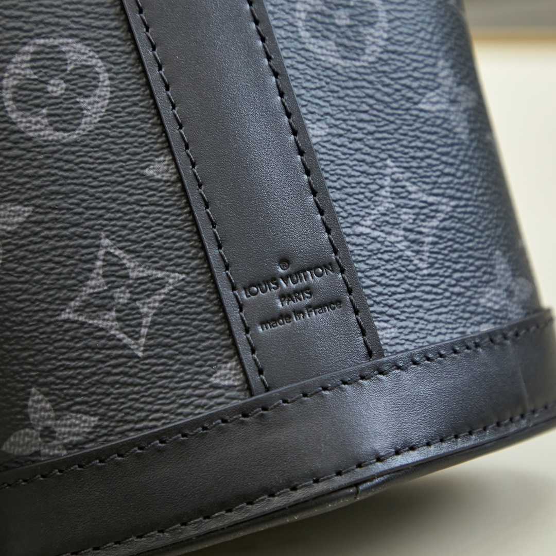 Louis Vuitton Envelope Pouch  M11613 - 