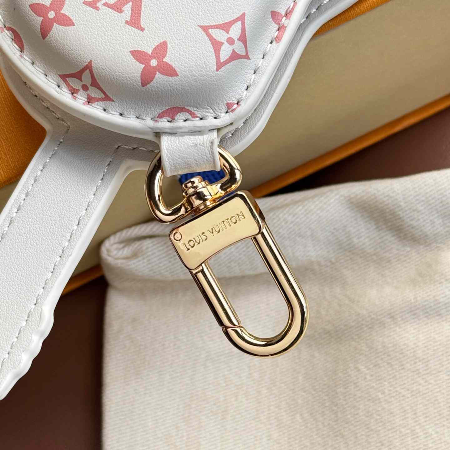 Louis Vuitton Guitar Pouch Bag Charm   M02032 - 