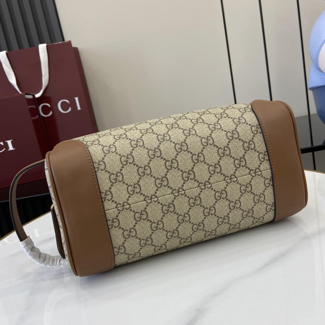 Gucci GG Emblem Medium Toiletry Case - 