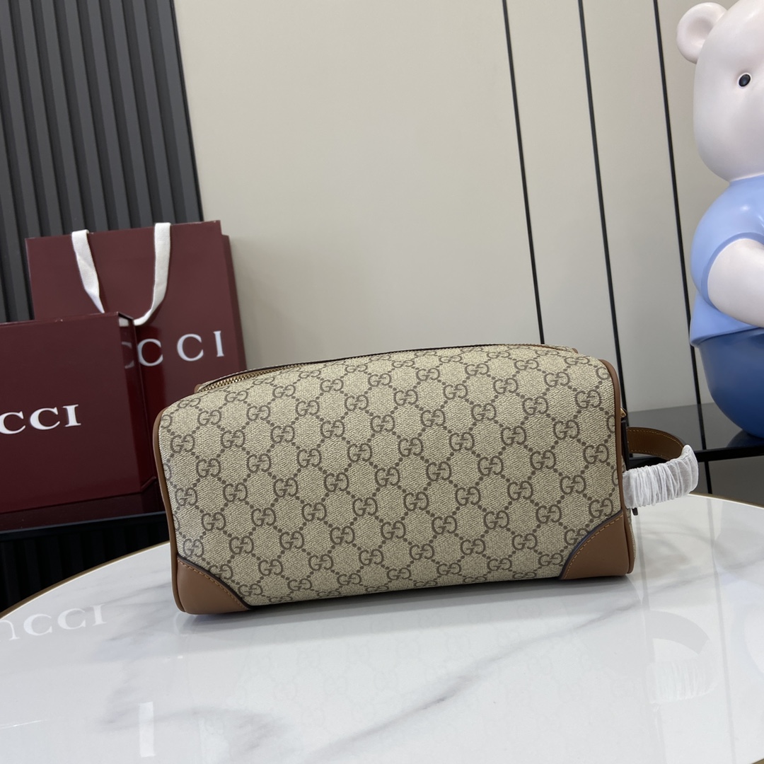 Gucci GG Emblem Medium Toiletry Case - 