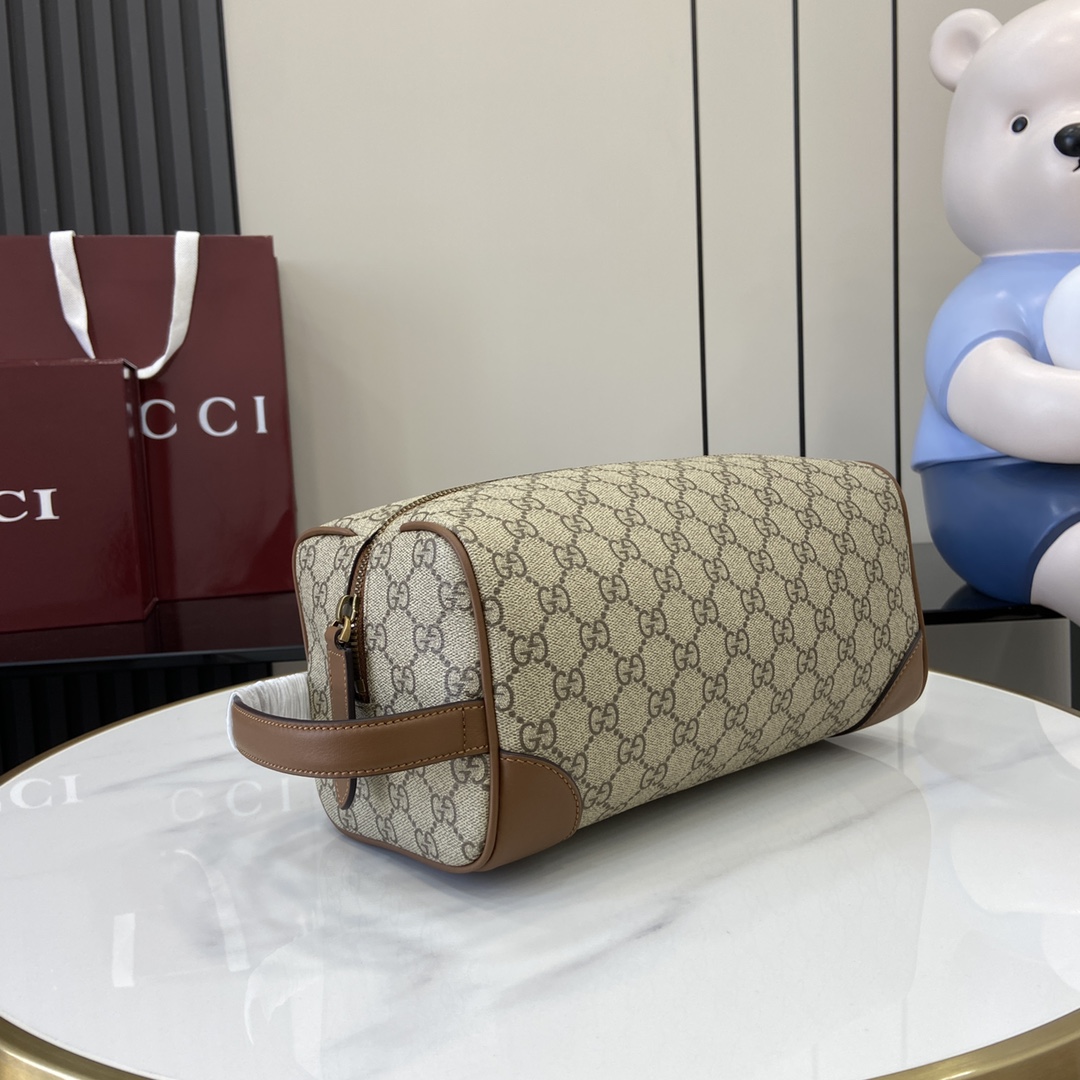 Gucci GG Emblem Medium Toiletry Case - 