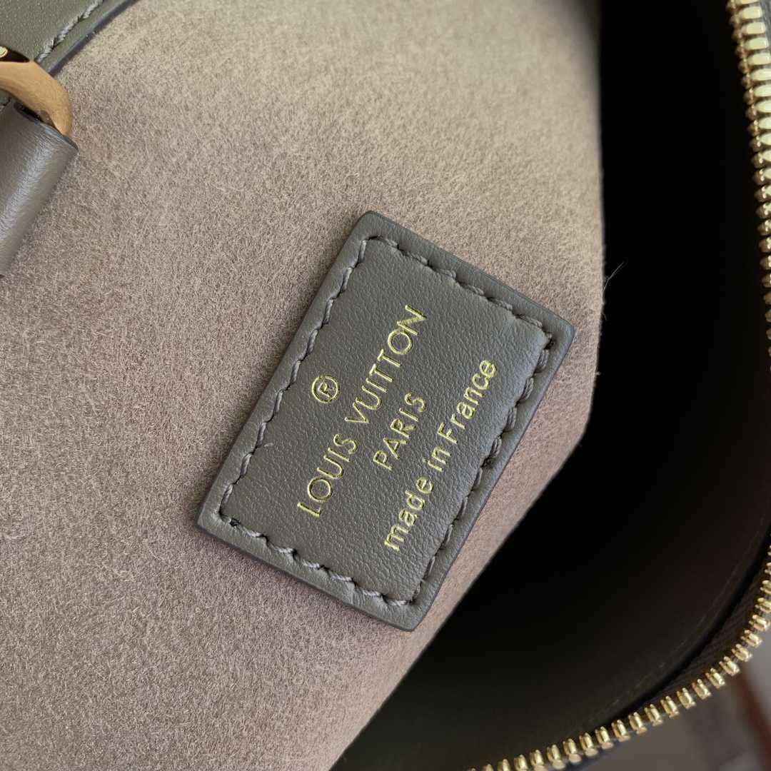 Louis Vuitton Vendôme MM  M22927 - 