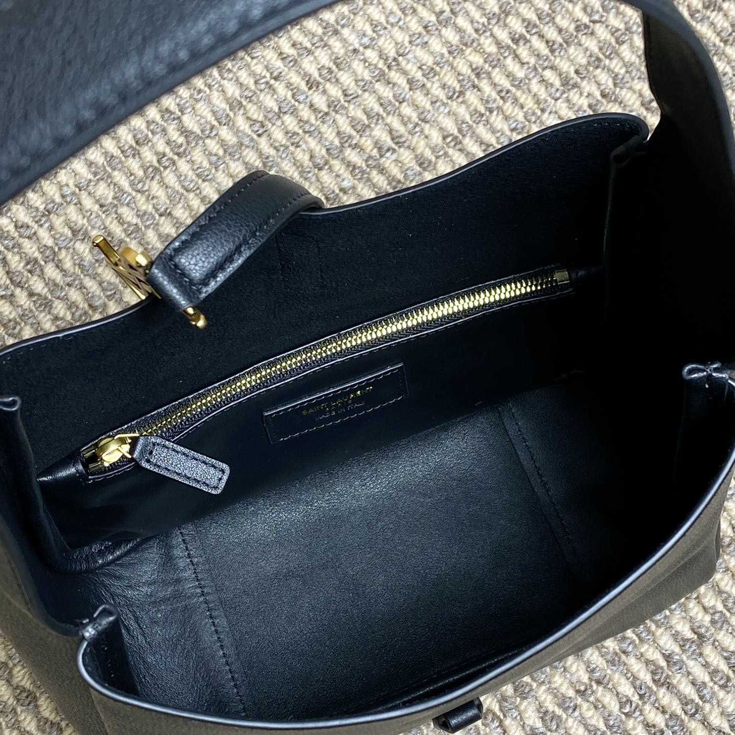 Saint Laurent LE 5 À 7 Supple Small In Grained Leather - 