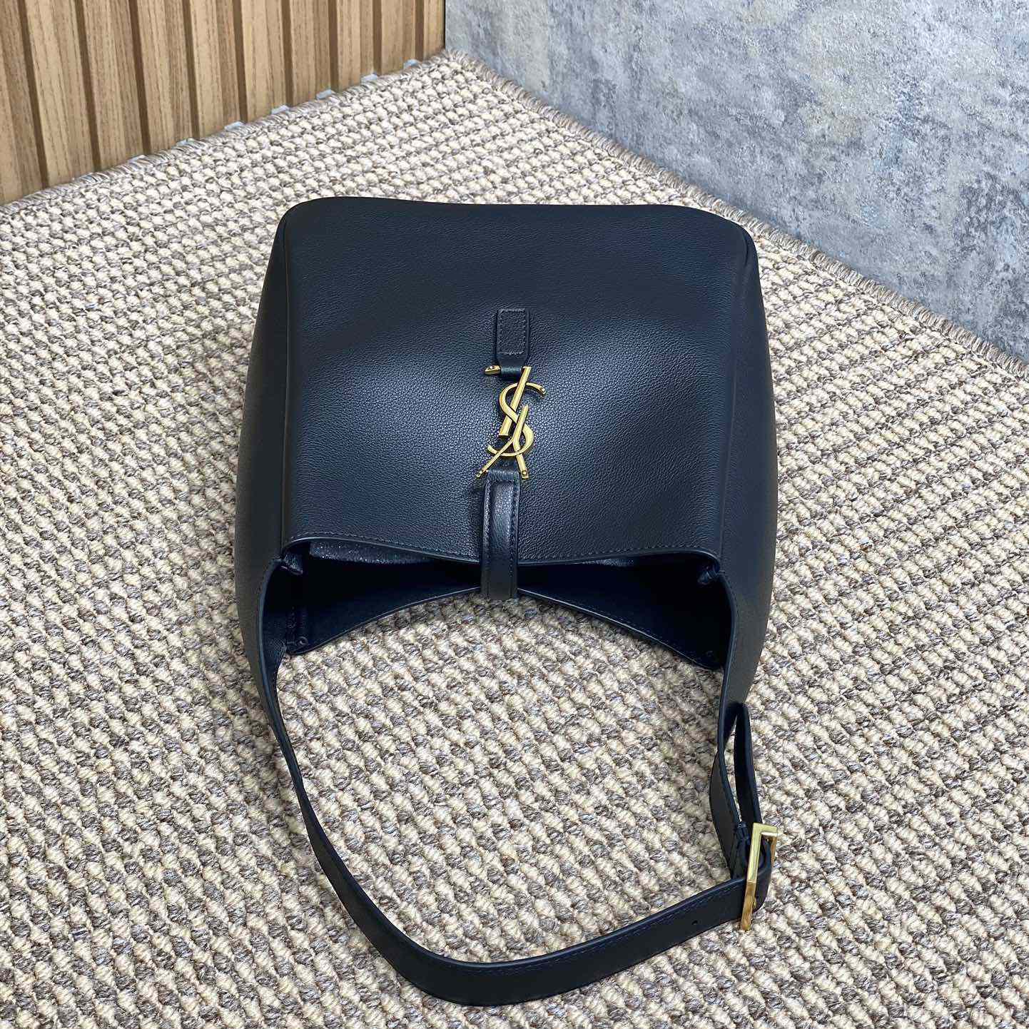 Saint Laurent LE 5 À 7 Supple Small In Grained Leather - 