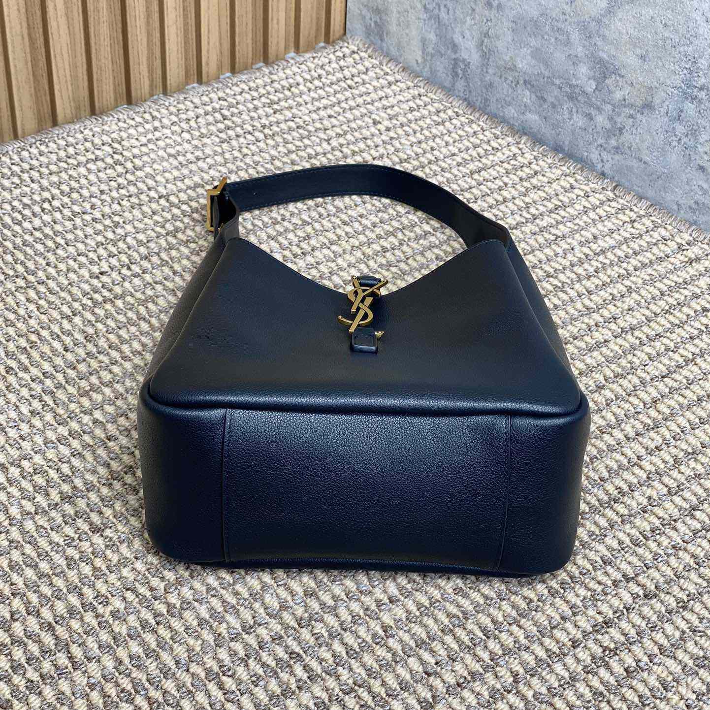 Saint Laurent LE 5 À 7 Supple Small In Grained Leather - 