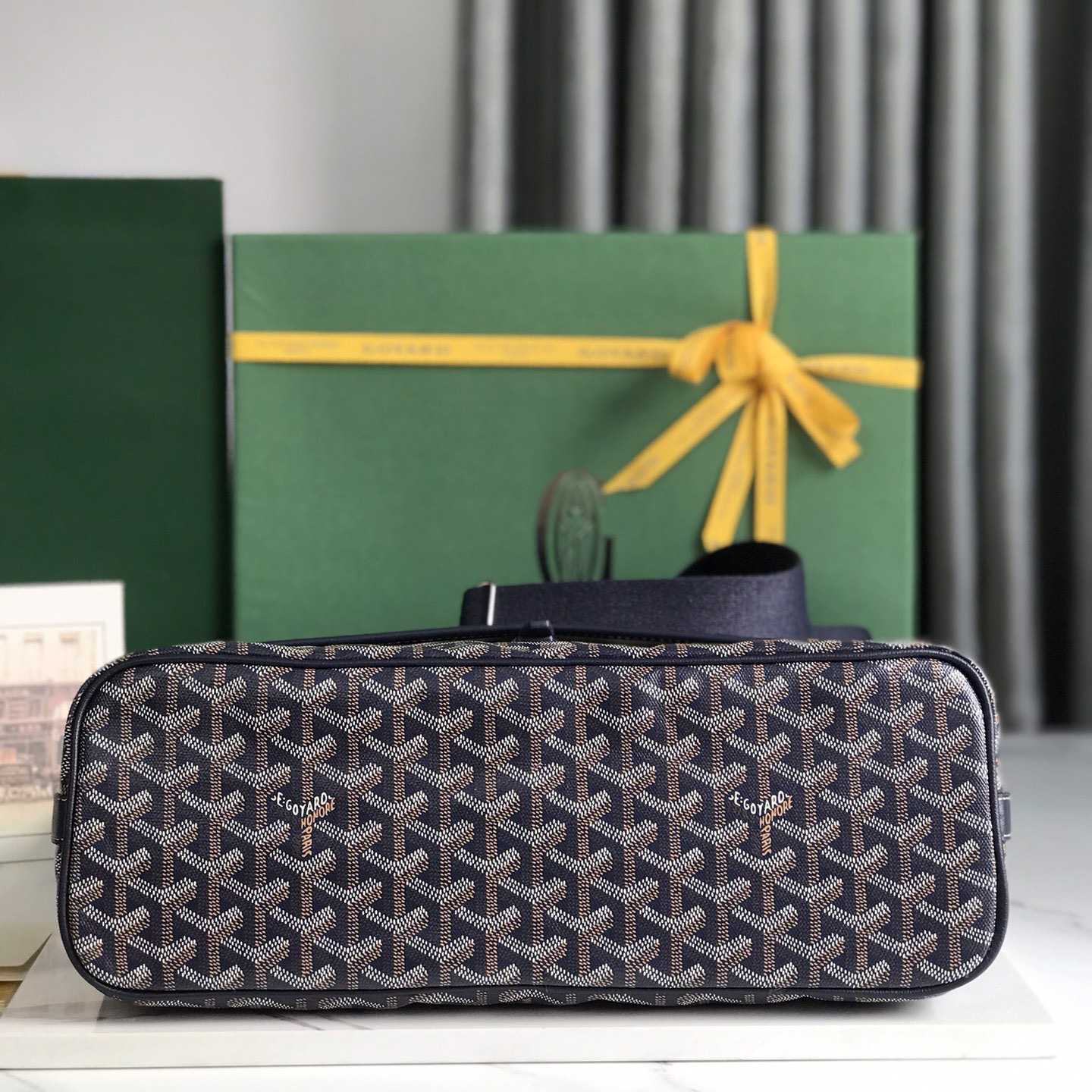Goyard Capetien MM Messenger Bag   - 