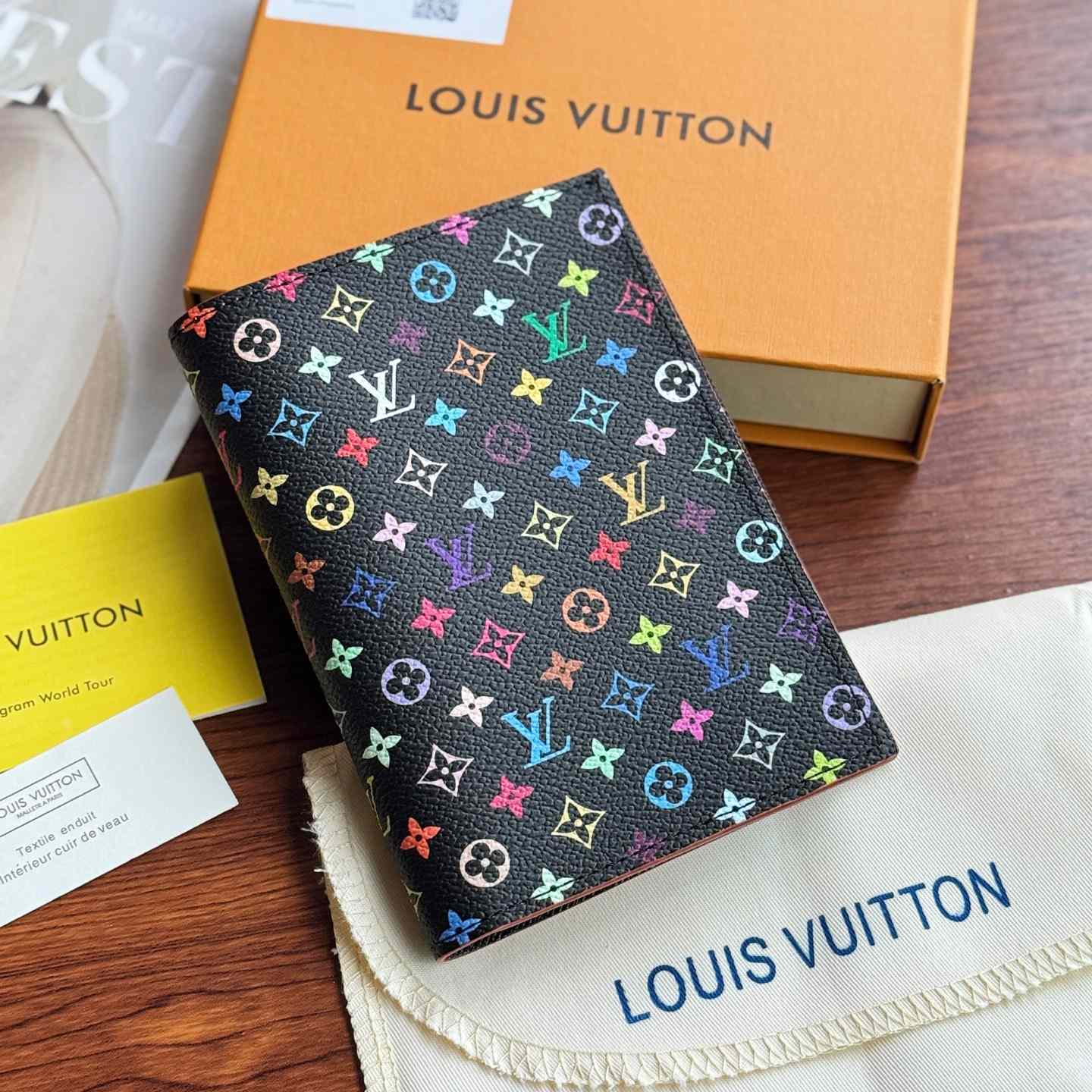 Louis Vuitton LV x TM Passport Cover   M13414 - 