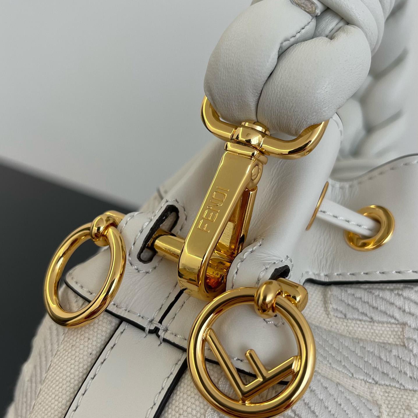 Fendi Bucket Bag (18-12-10cm) - DesignerGu