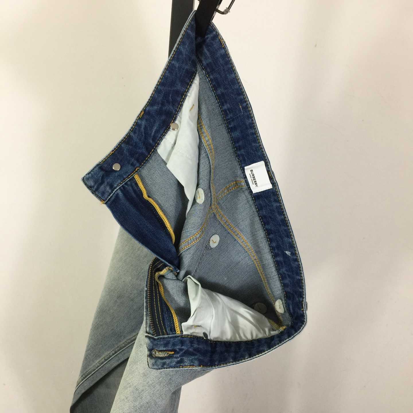 Burberry Jeans - 