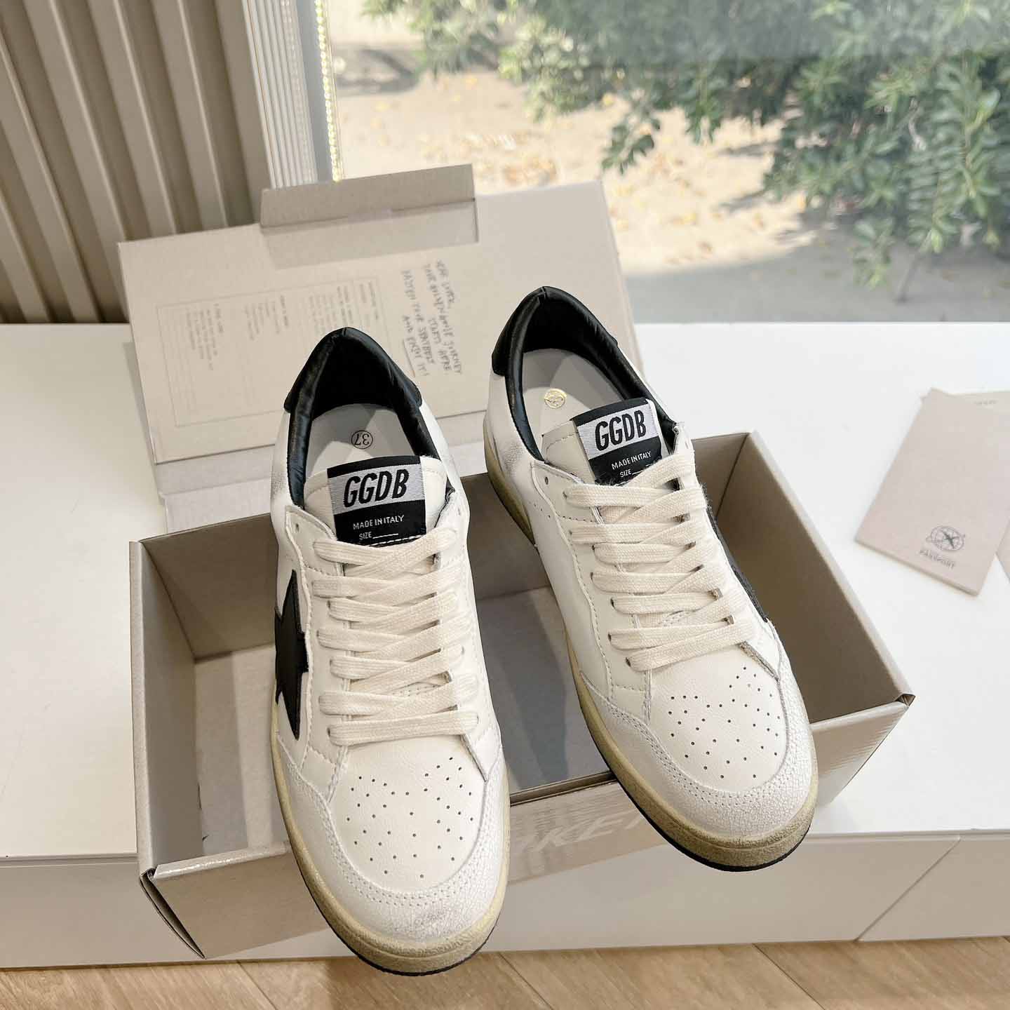 Golden Goose Sneakers - 