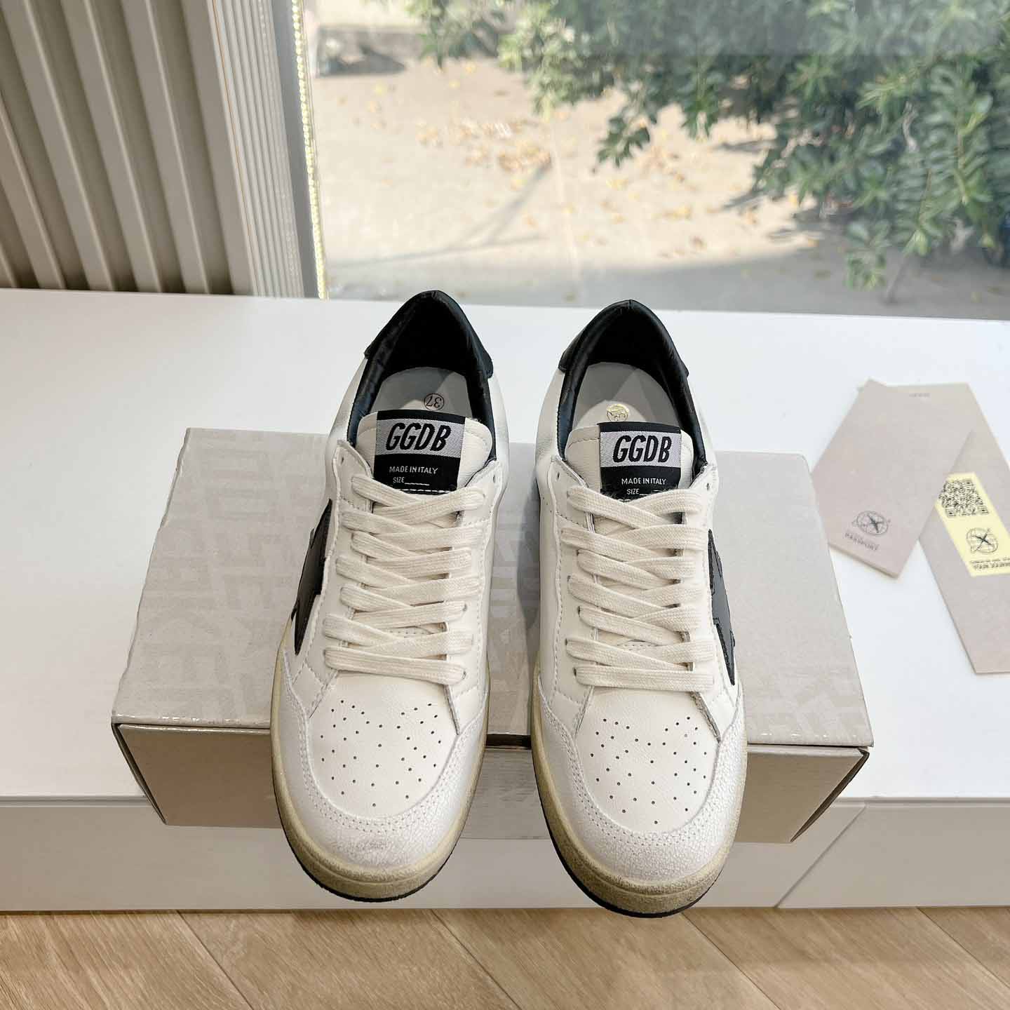 Golden Goose Sneakers - 