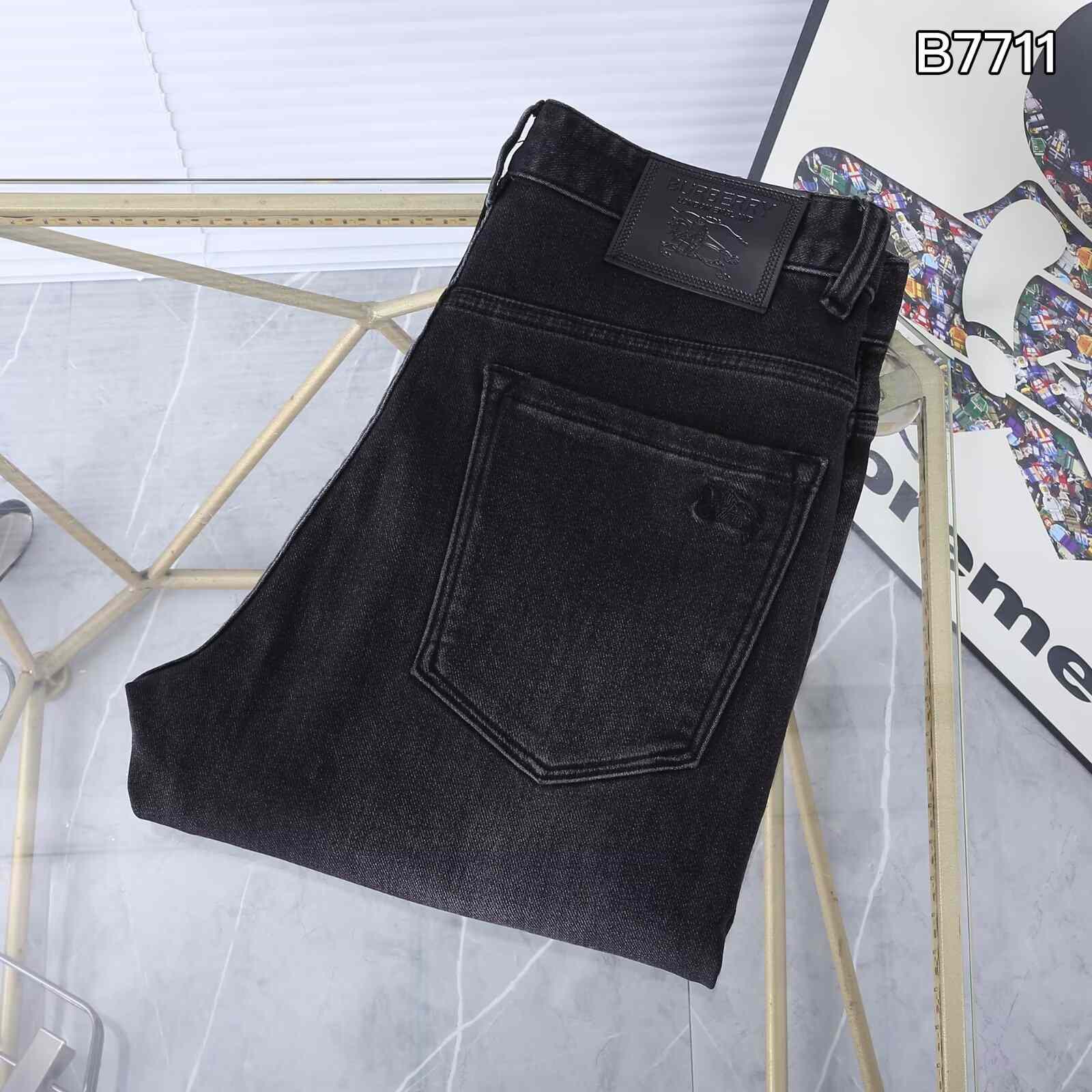 Burberry Jeans - DesignerGu