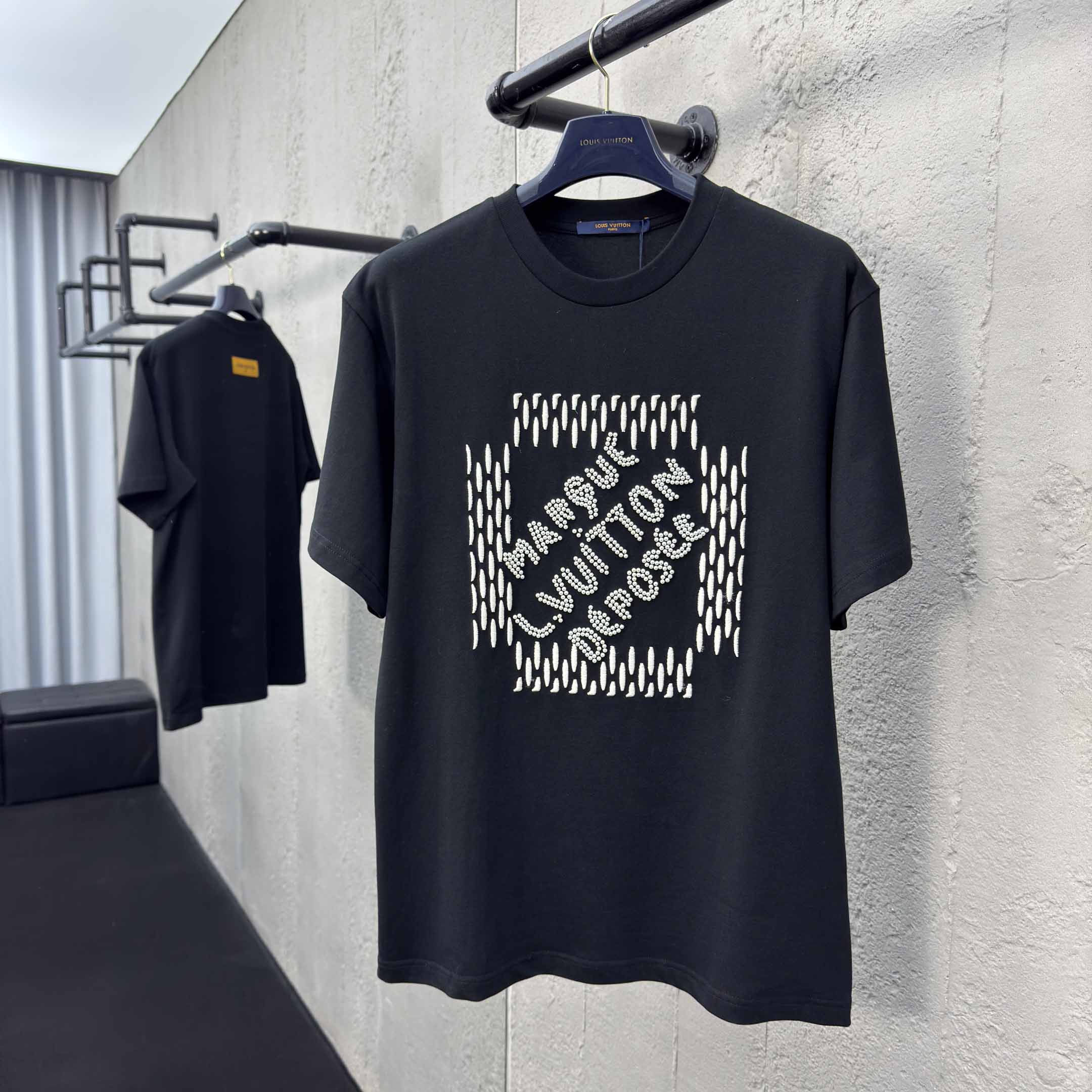 Louis Vuitton Embroidered Signature Cotton T-Shirt  1AFVB5 - DesignerGu