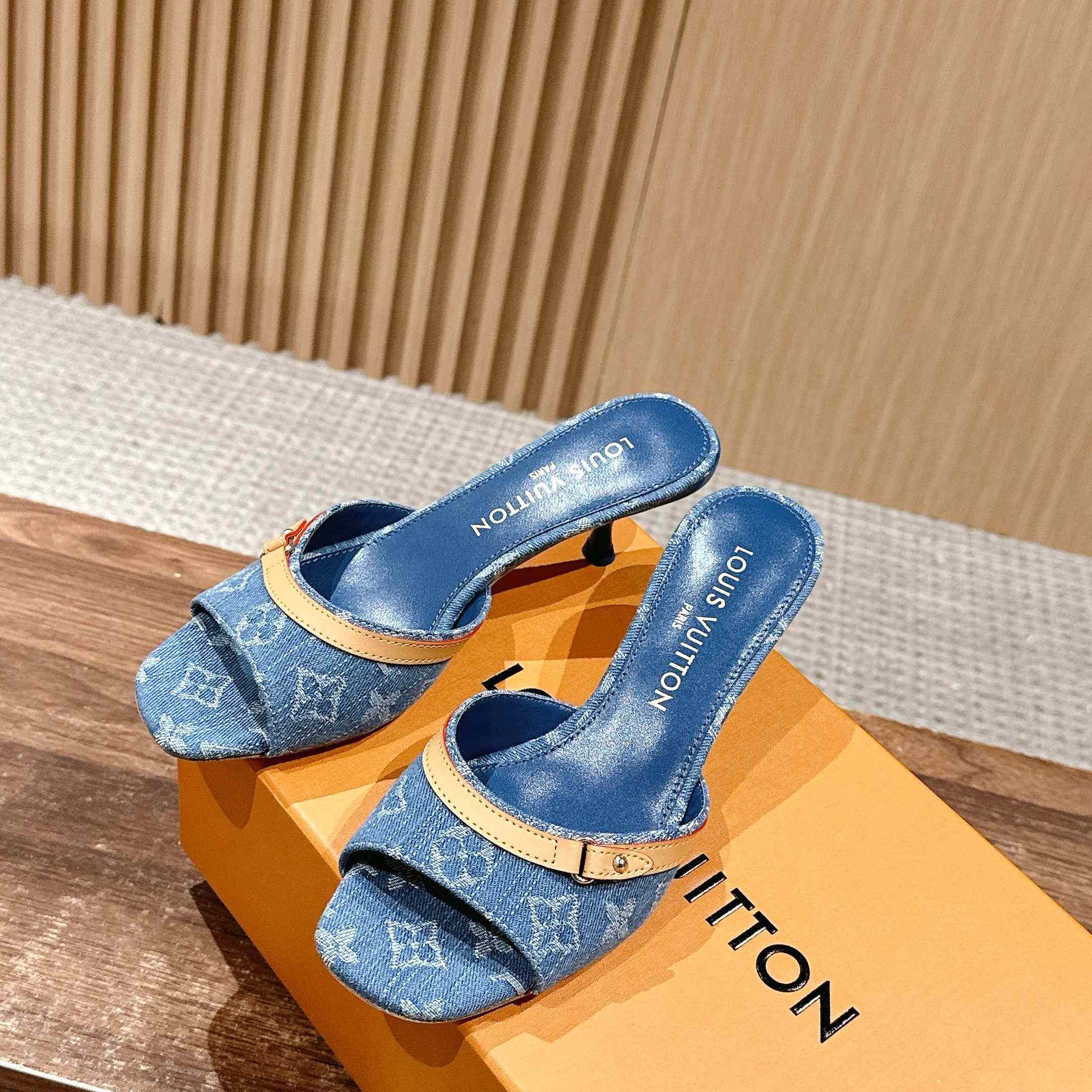 Louis Vuitton LV x TM 6AM Mule    - 
