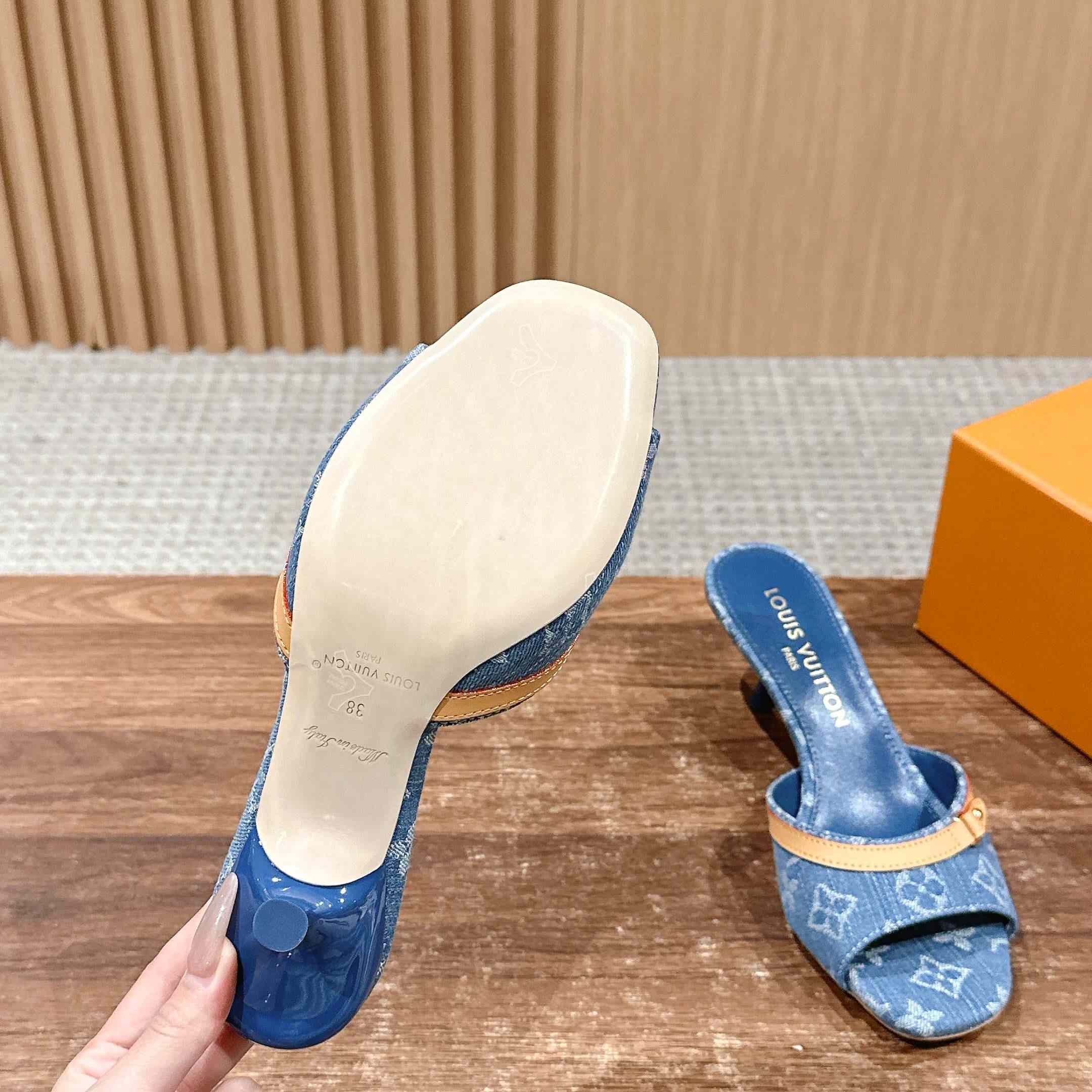 Louis Vuitton LV x TM 6AM Mule    - 