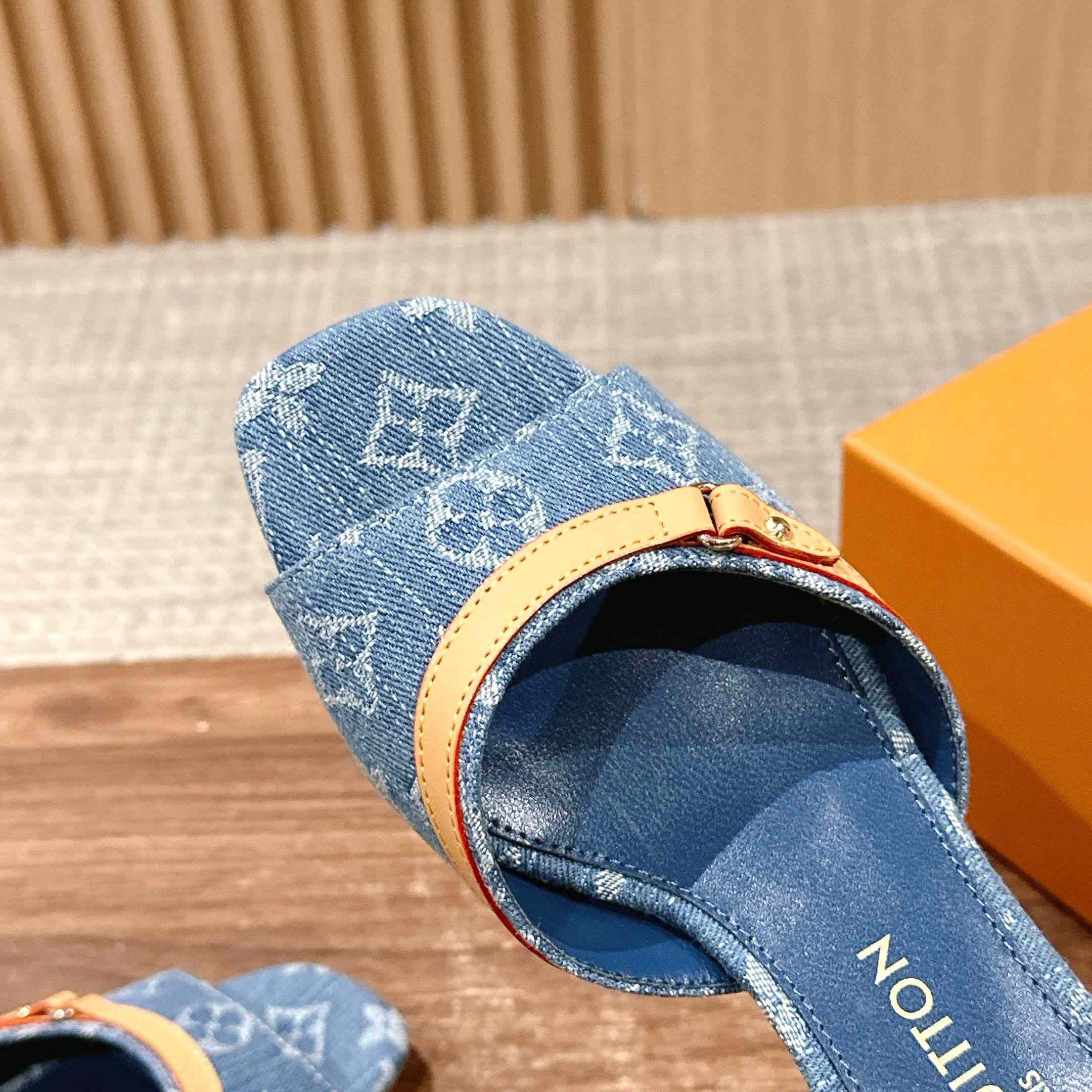 Louis Vuitton LV x TM 6AM Mule    - 