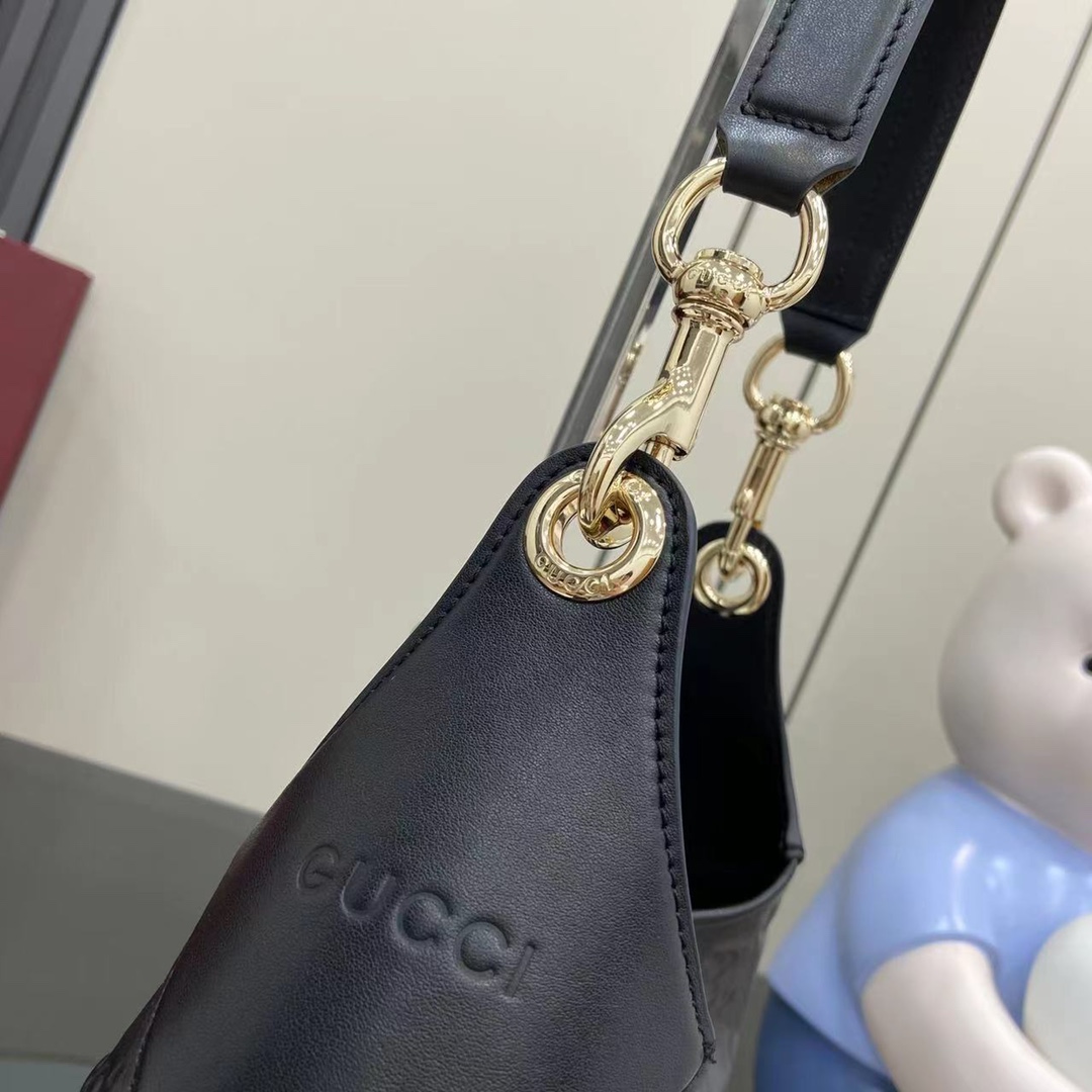 Gucci B Medium Shoulder Bag - 