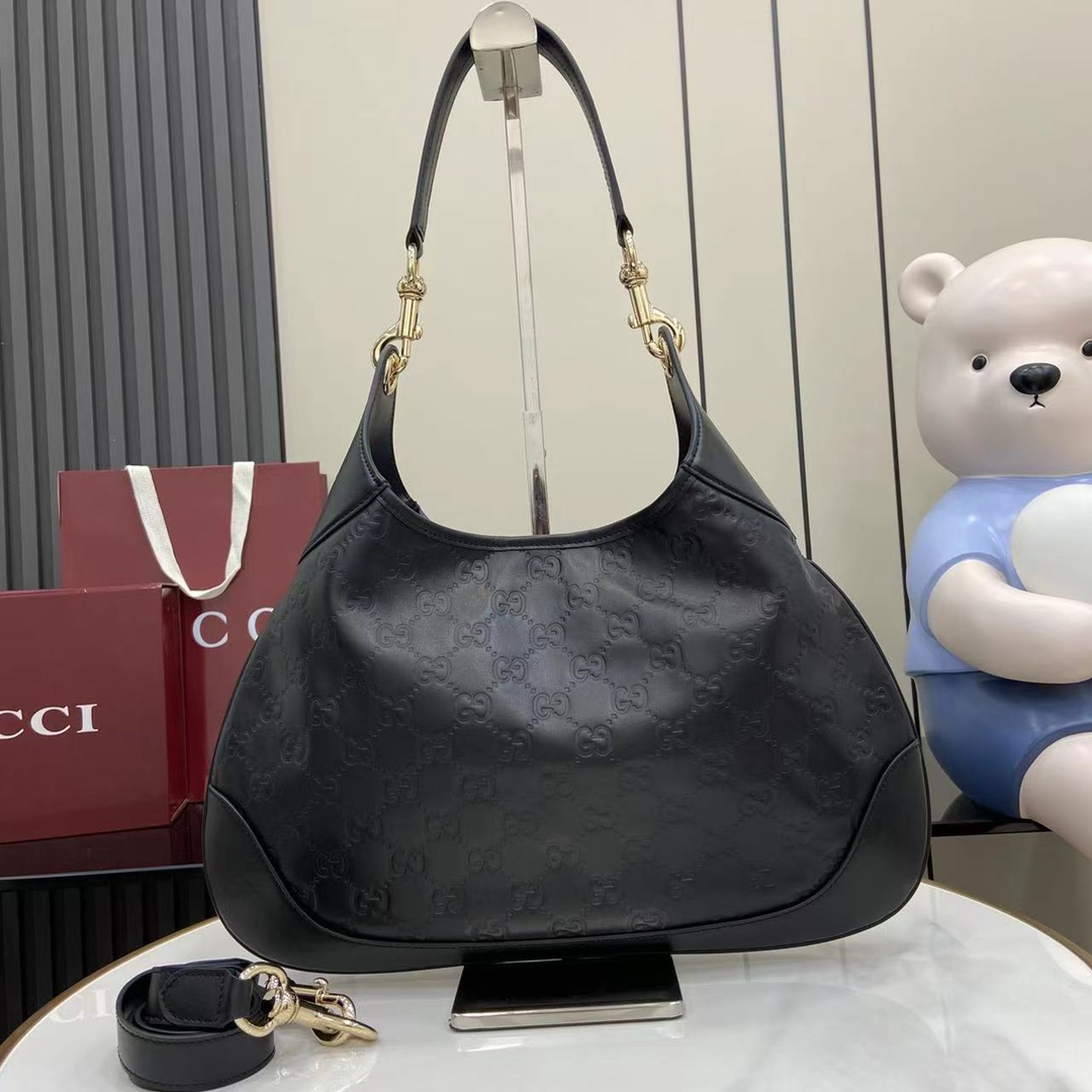 Gucci B Medium Shoulder Bag - 