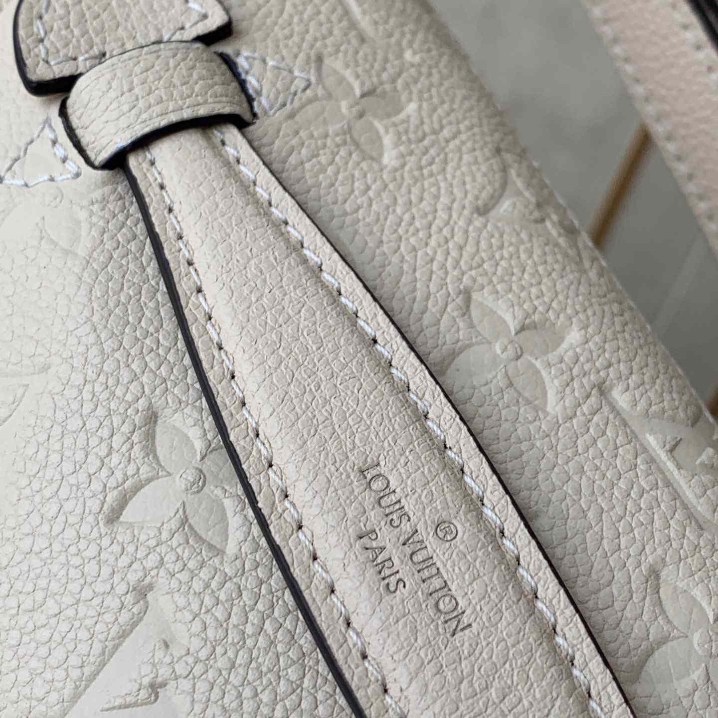 Louis Vuitton Bumbag  M44812  - DesignerGu