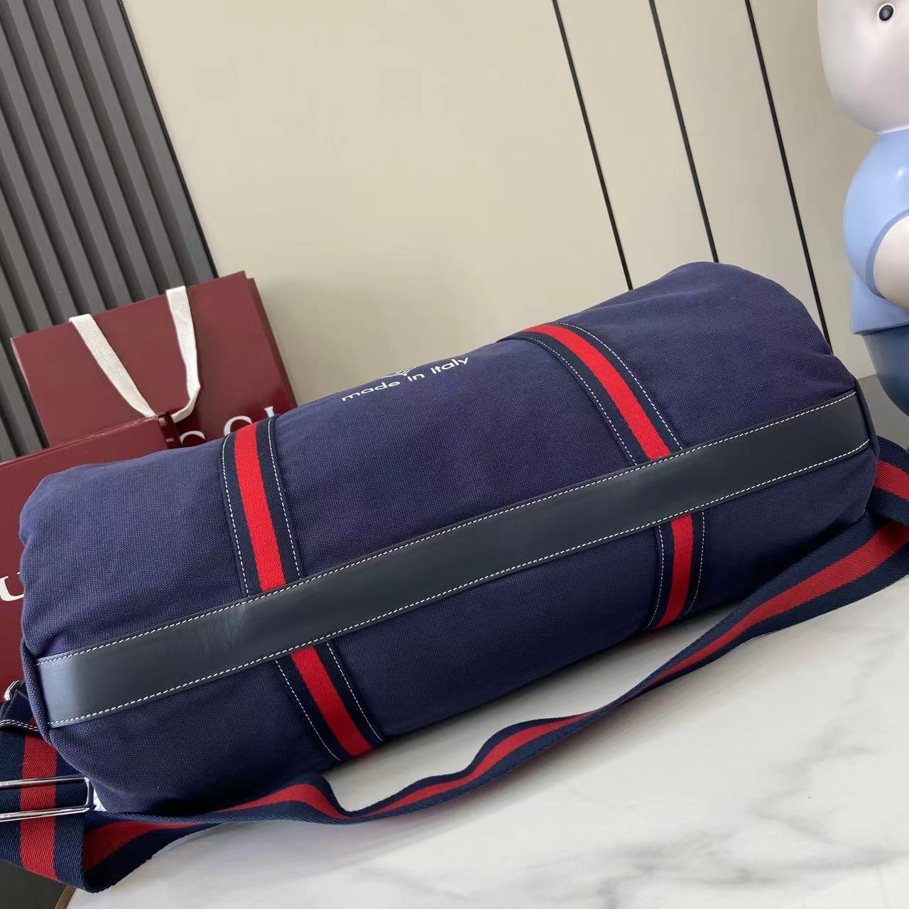 Gucci Large Printed Canvas Duffle Bag - DesignerGu
