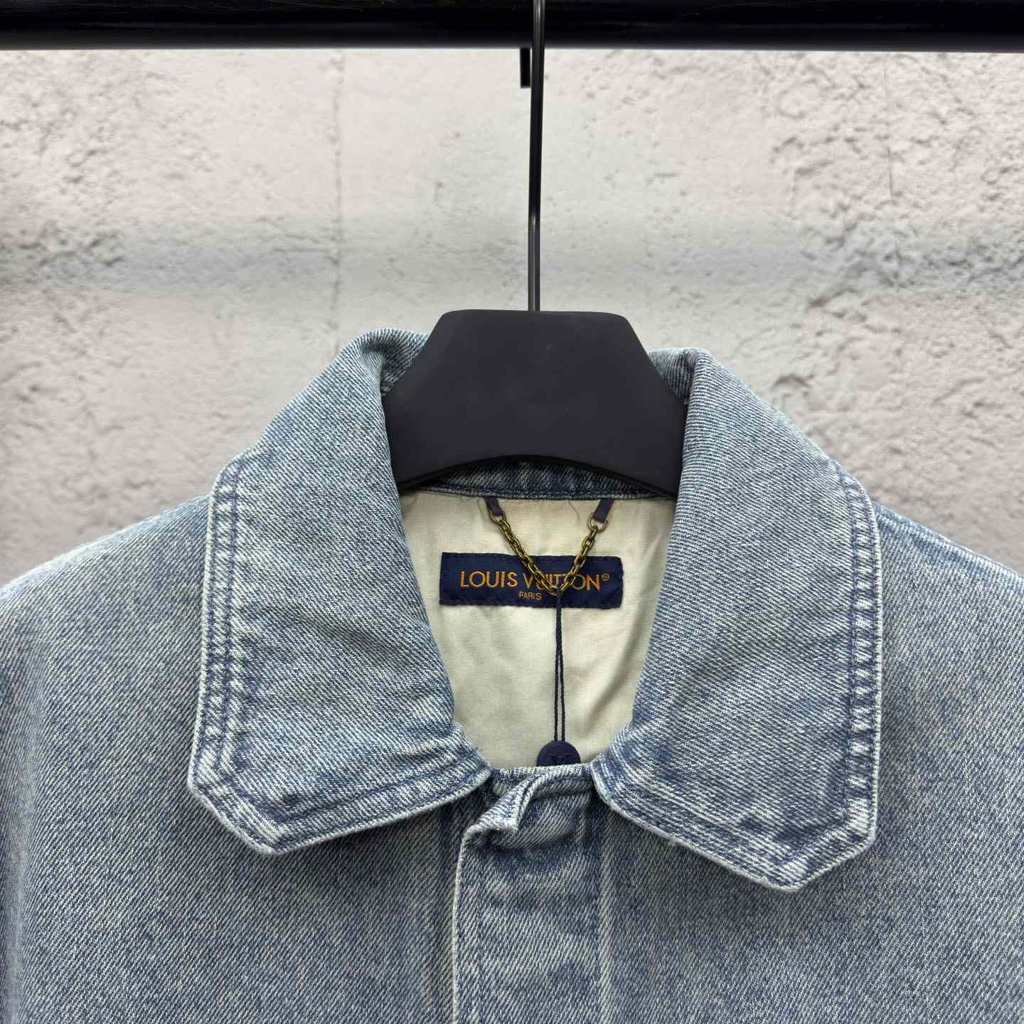 Louis Vuitton Short-Sleeved Denim Workwear Shirt  1ABLDG - DesignerGu