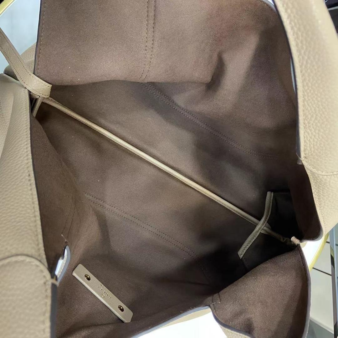 Gucci Softbit Maxi Shoulder Bag - DesignerGu