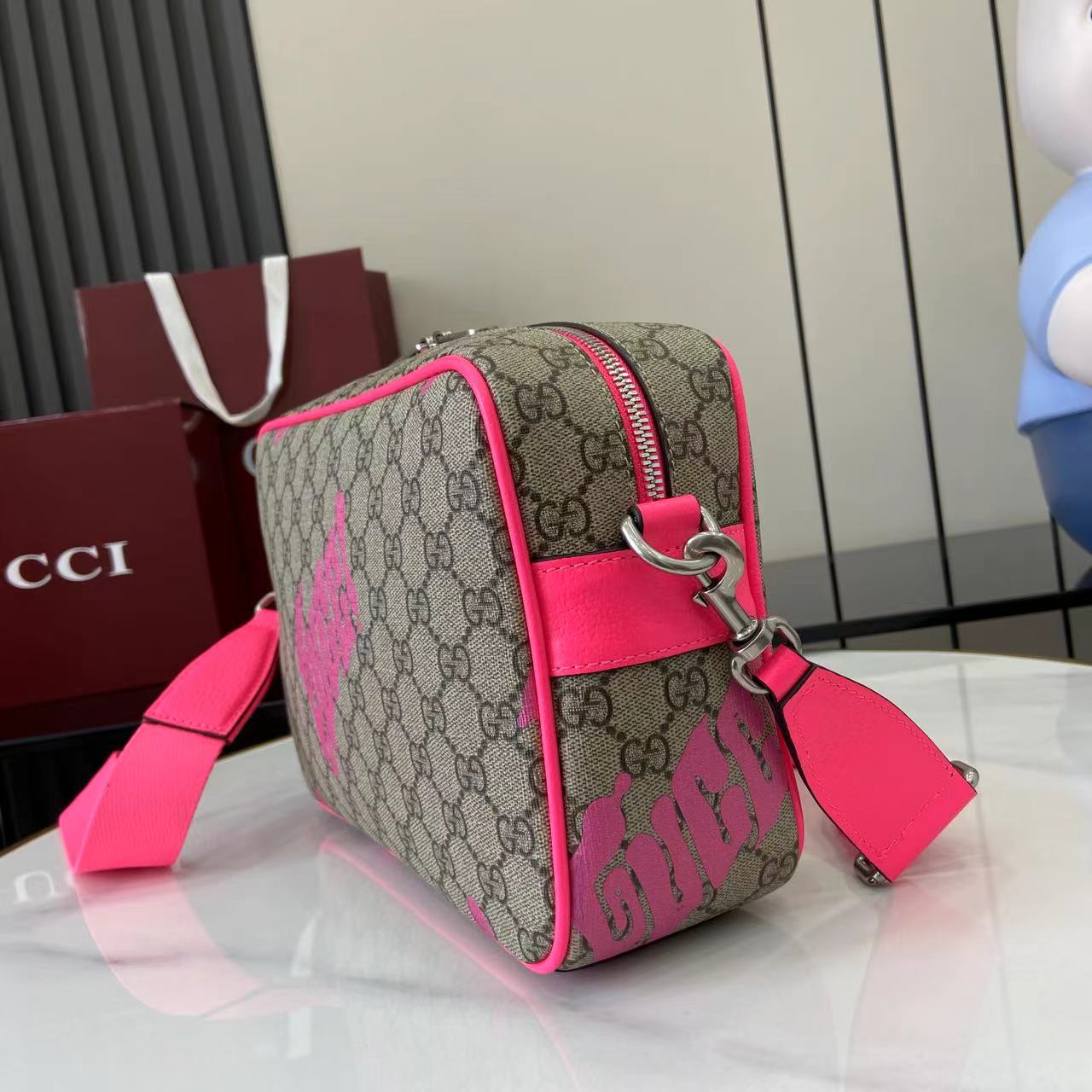Gucci Medium Crossbody Bag With Print - DesignerGu