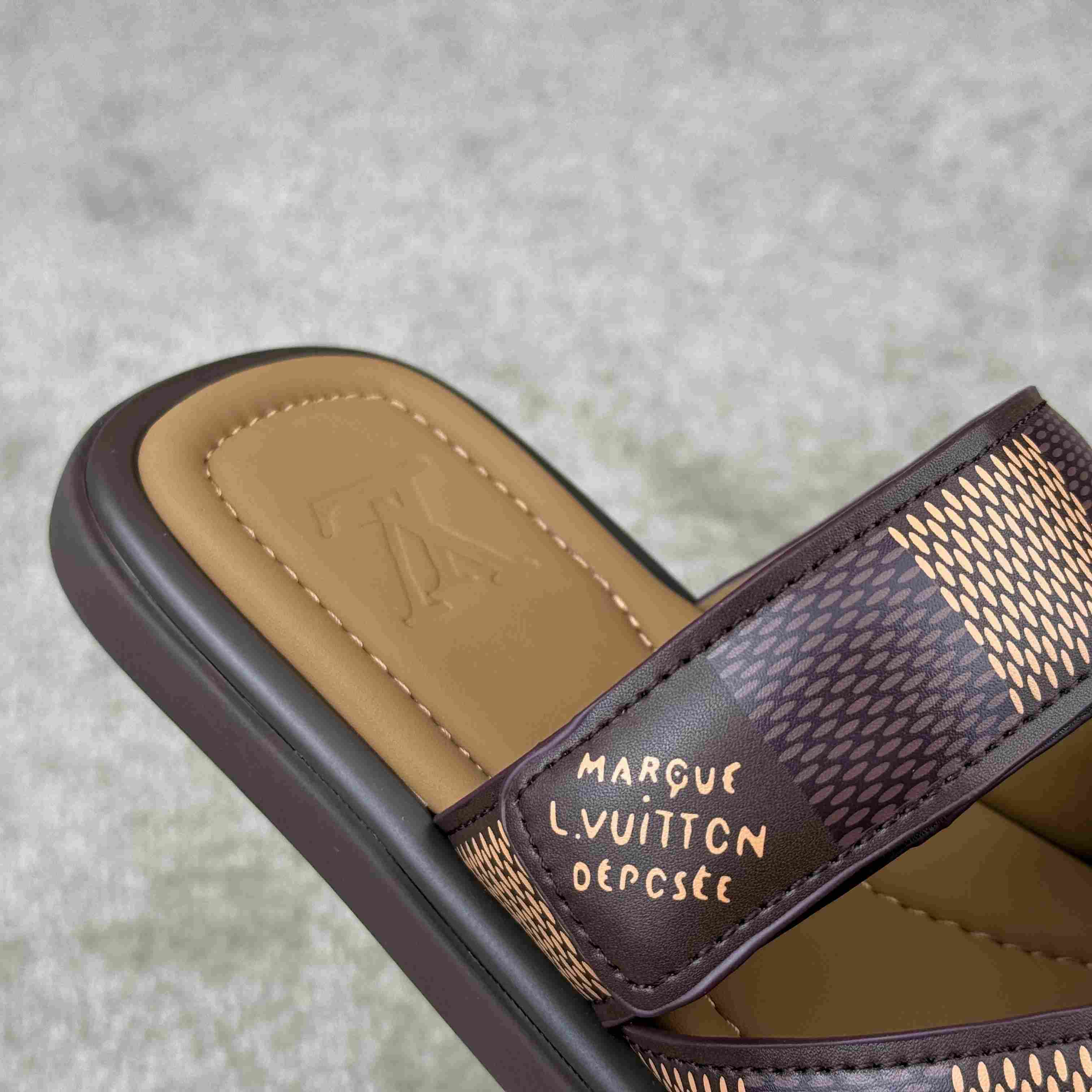 Louis Vuitton LV Venice Mule    1ACRJB - DesignerGu