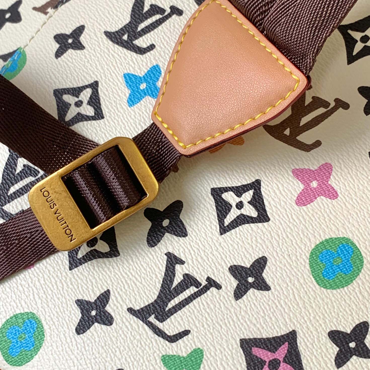 Louis Vuitton Christopher MM   M25240 - DesignerGu