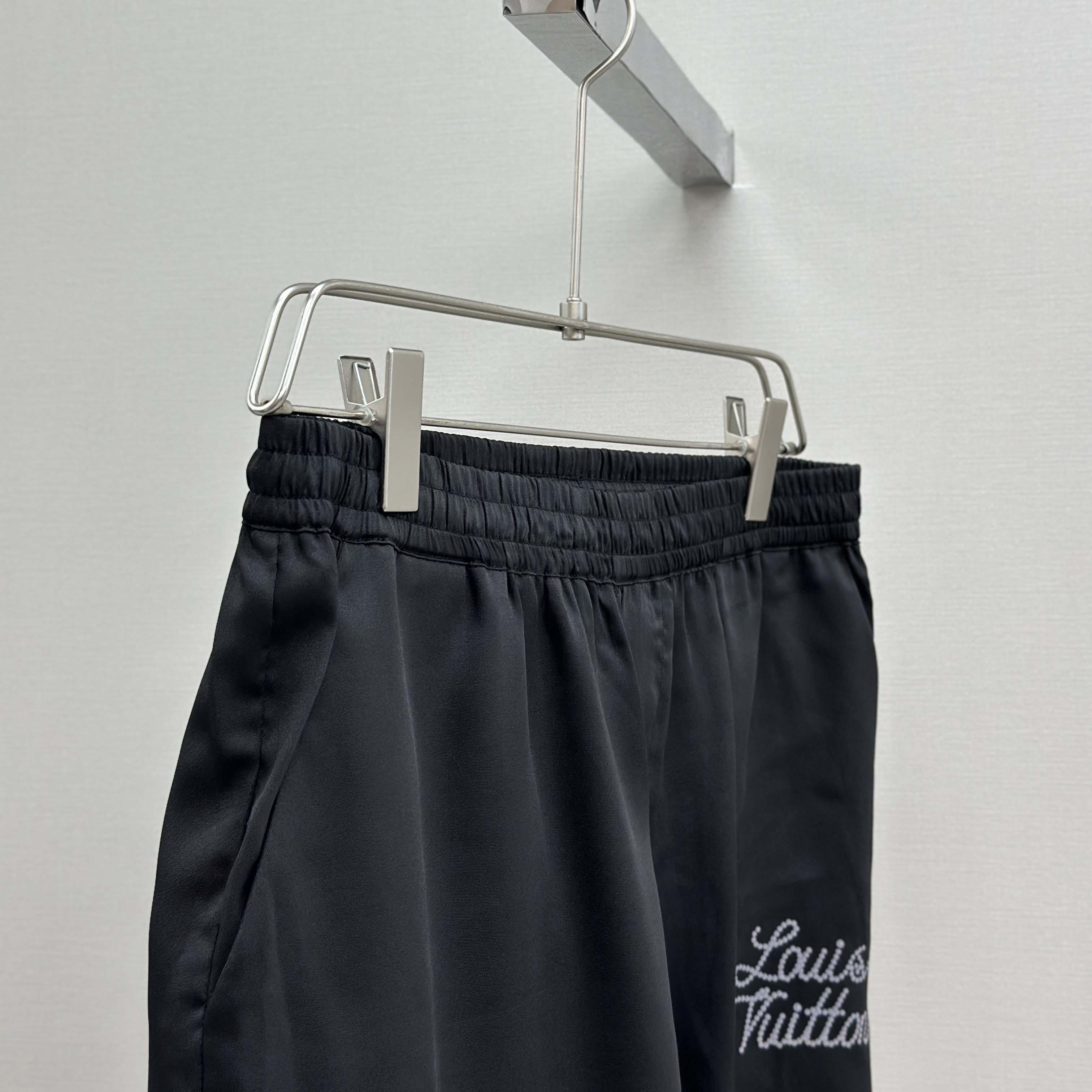 Louis Vuitton Printed Signature Silk Shorts   1AIMG3 - DesignerGu