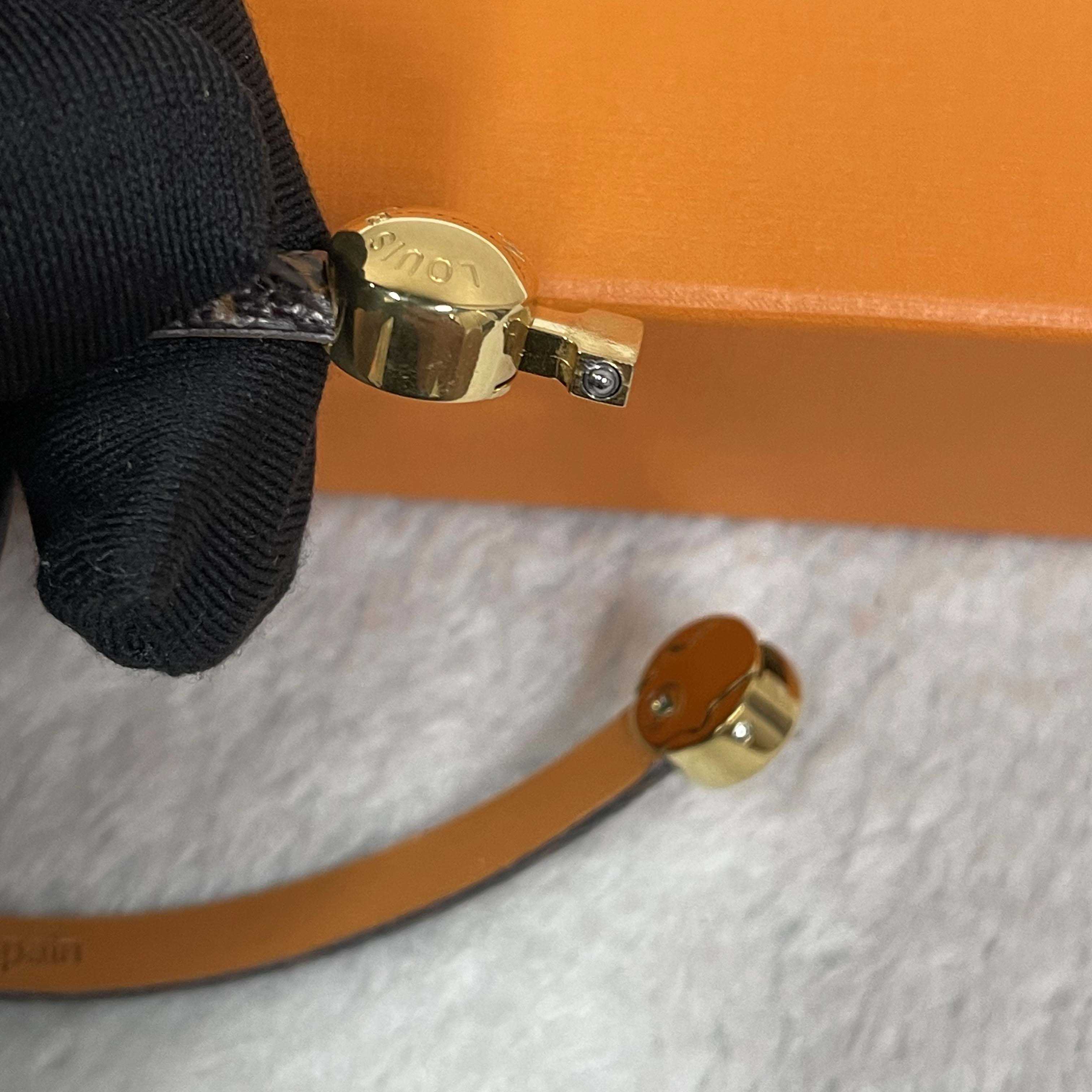 Louis Vuitton Bracelet    - DesignerGu