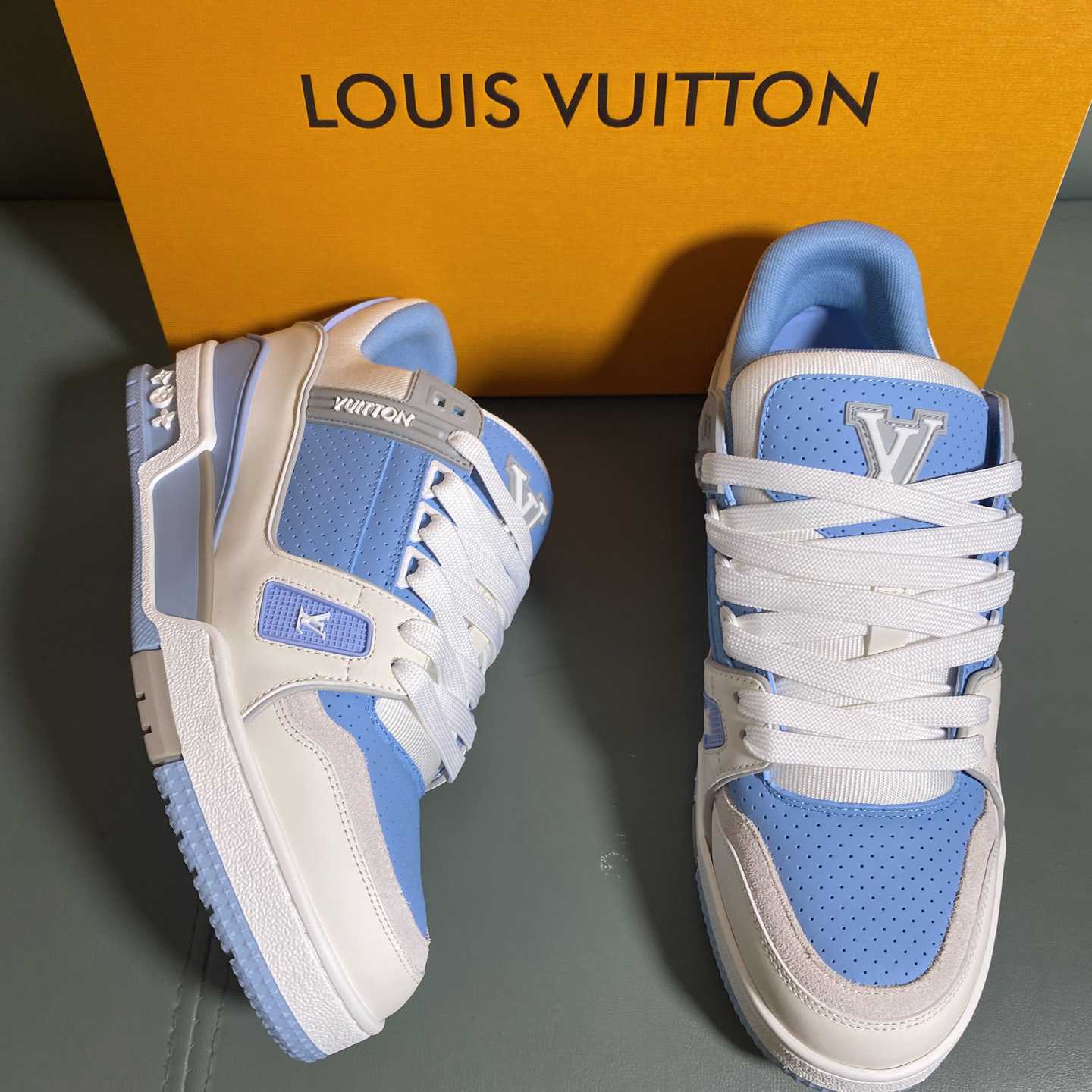 Louis Vuitton LV Trainer Sneaker      1AHTEI - DesignerGu