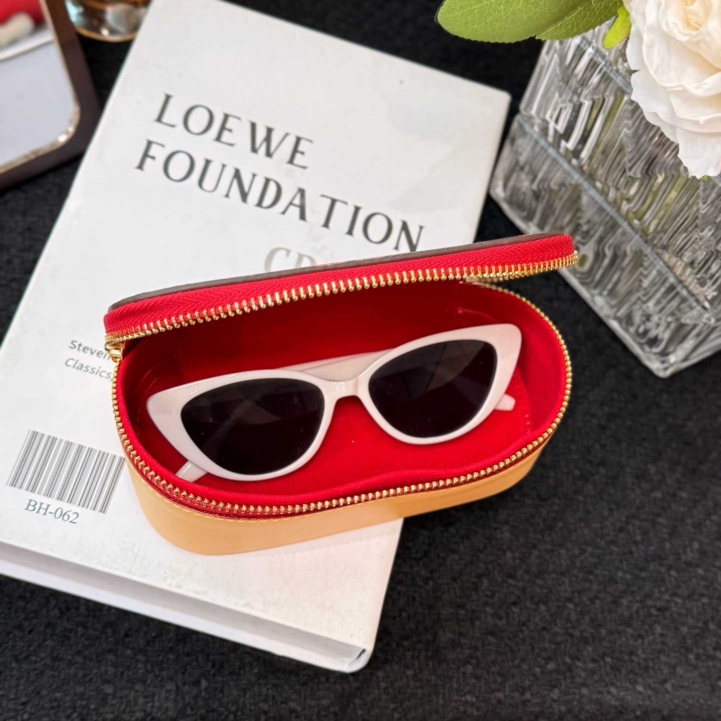 Louis Vuitton LV x TM Sunglasses Pouch - DesignerGu