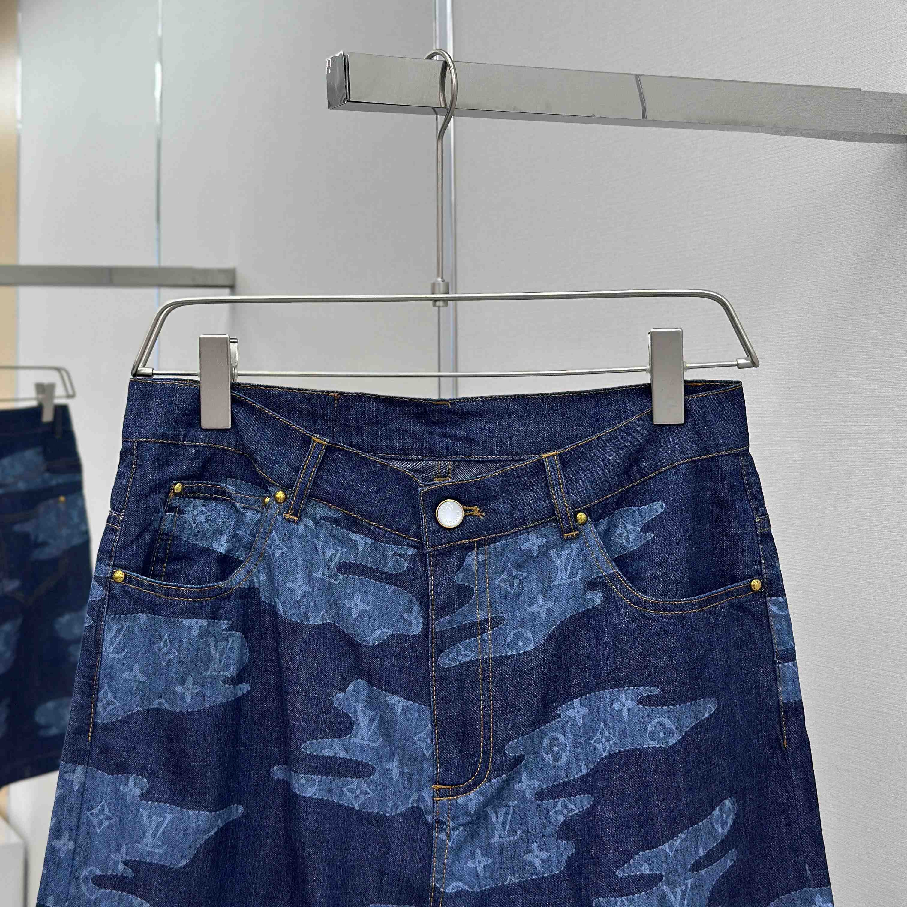 Louis Vuitton Monogram Chambray Shorts   1AILU6 - DesignerGu
