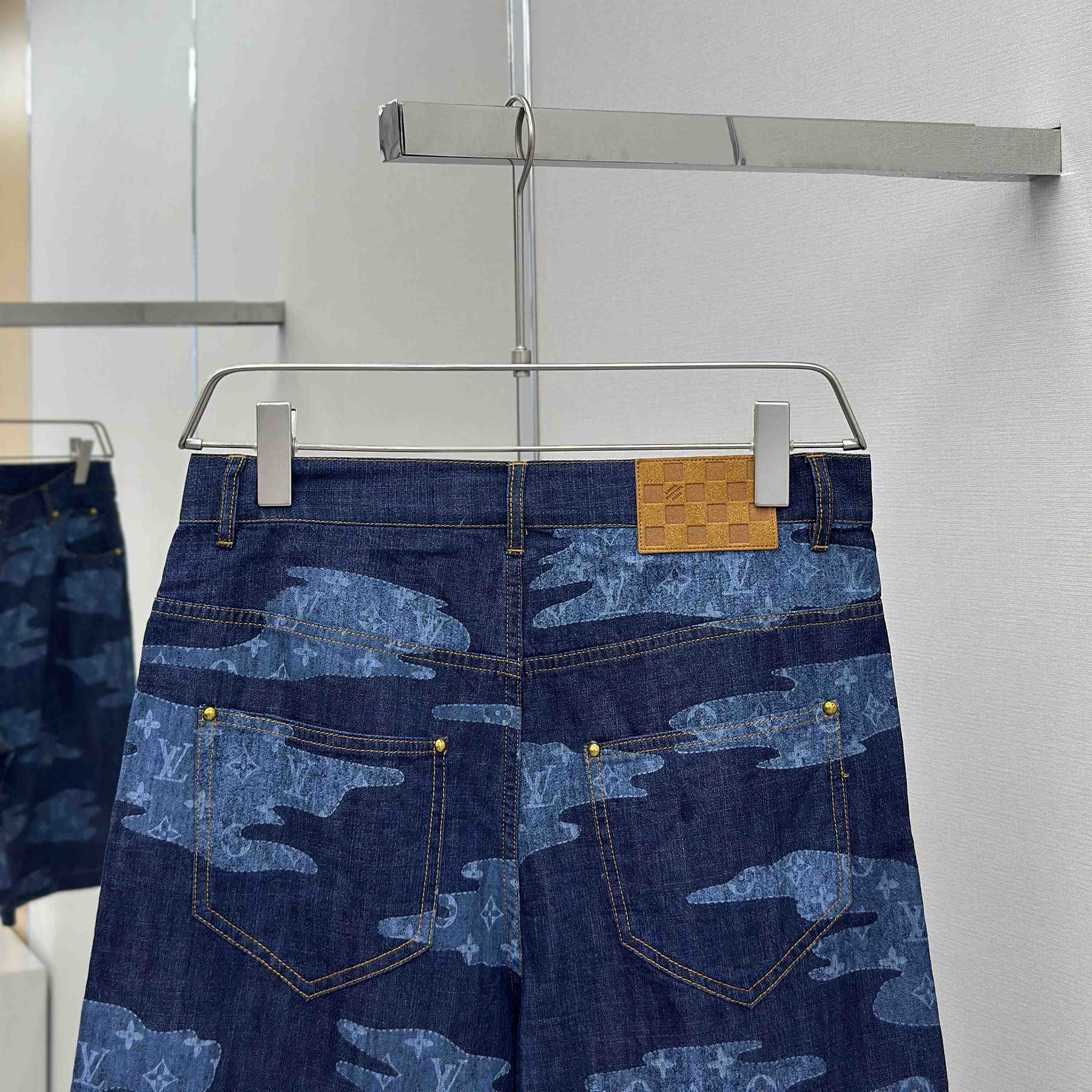 Louis Vuitton Monogram Chambray Shorts   1AILU6 - DesignerGu