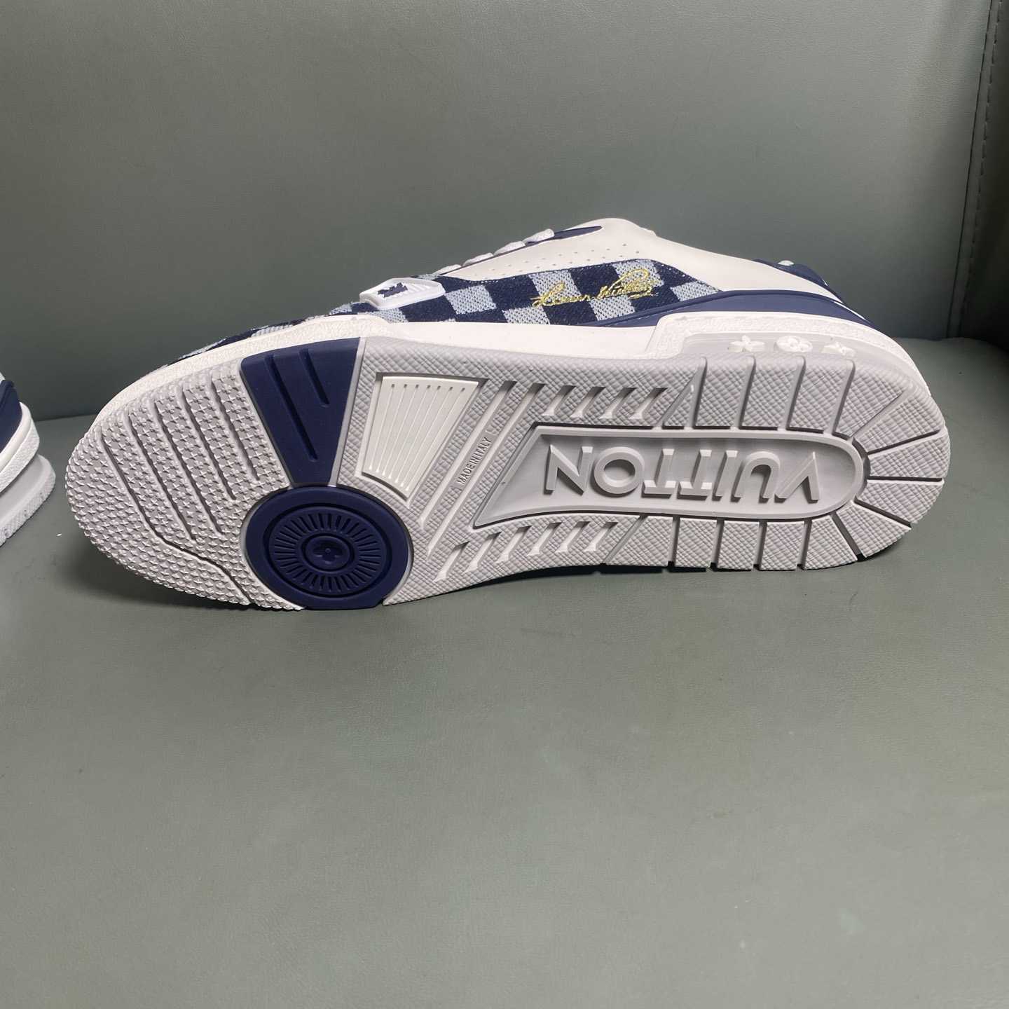 Louis Vuitton LV Trainer Sneaker    1AIKQQ - DesignerGu