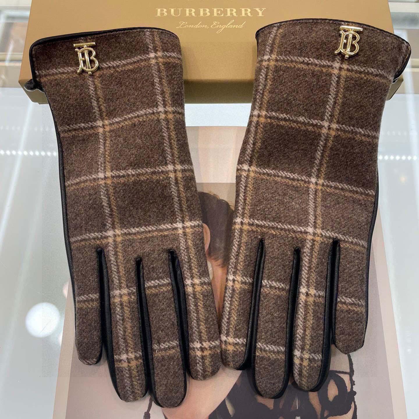 Burberry Gloves  - DesignerGu