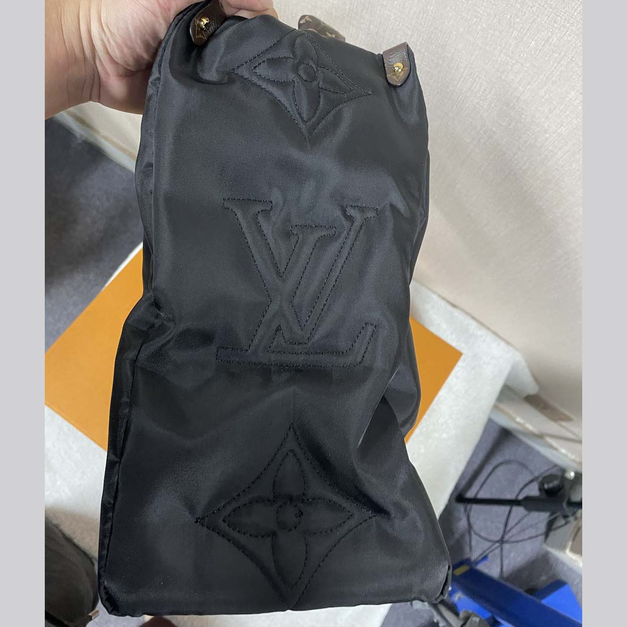 Louis Vuitton Monogram Giant Pillow OnTheGo MM   (41 x 34 x 19cm) - DesignerGu