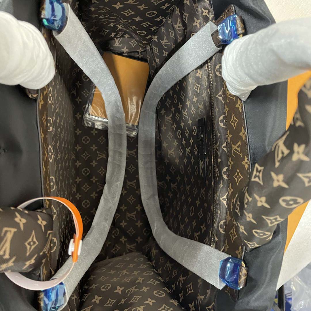 Louis Vuitton Monogram Giant Pillow OnTheGo MM   (41 x 34 x 19cm) - DesignerGu