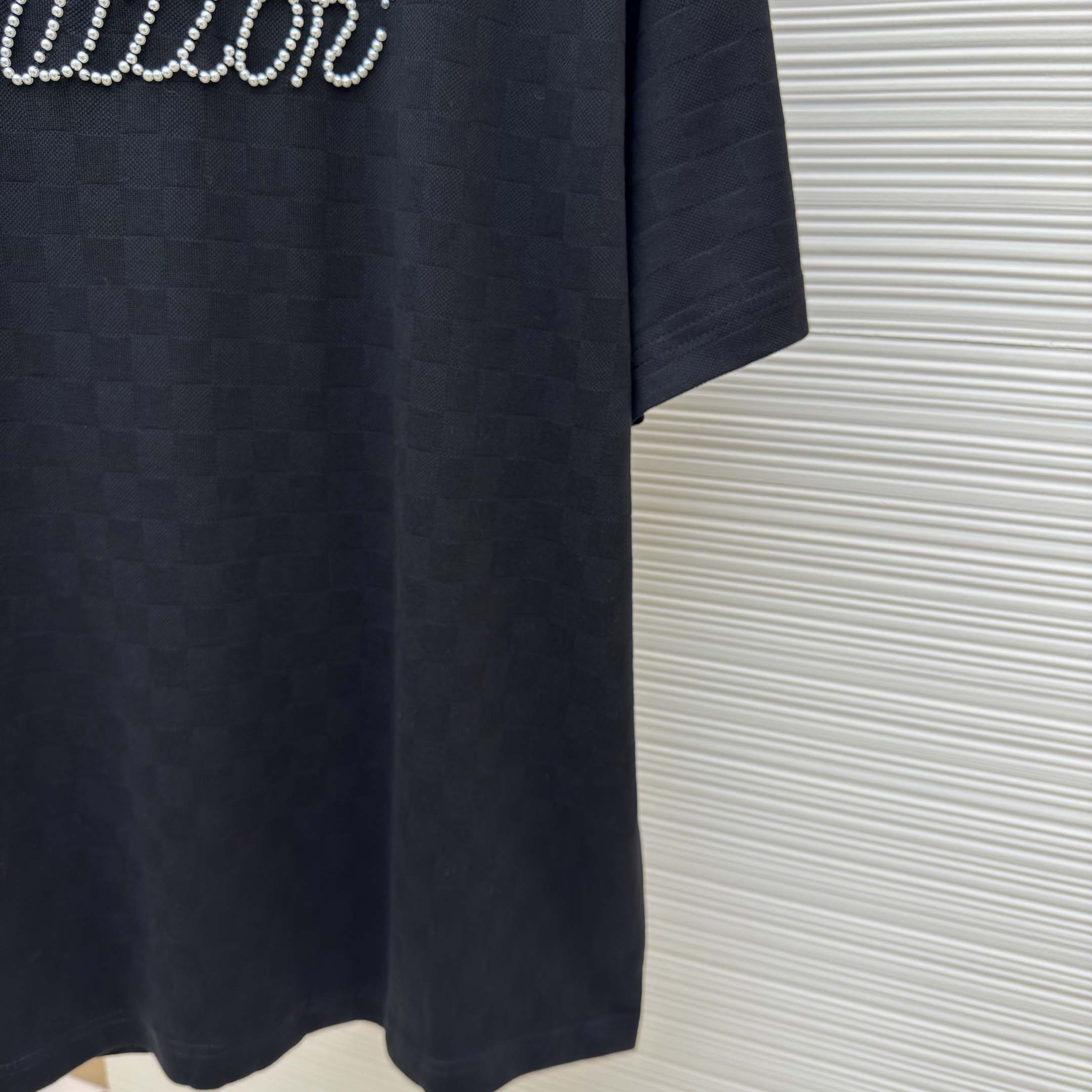 Louis Vuitton Signature Embellished T-Shirt   1AIMLZ - DesignerGu