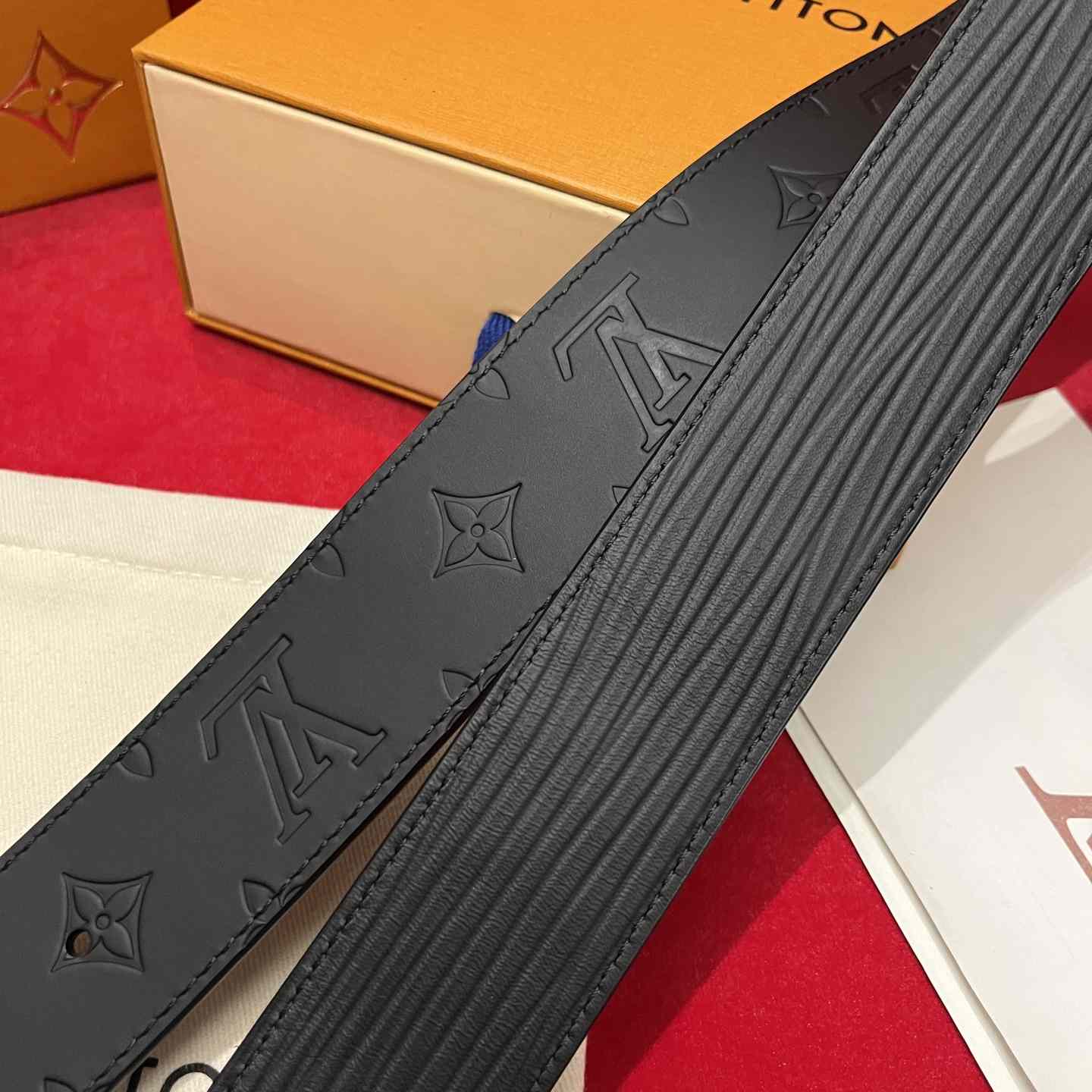 Louis Vuitton Reversible Belt  4cm - DesignerGu