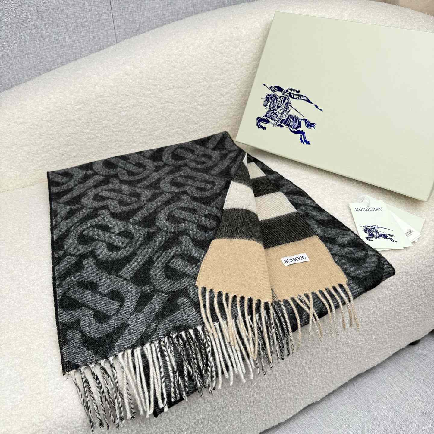 Burberry Reversible Check And Monogram Cashmere Scarf  - DesignerGu