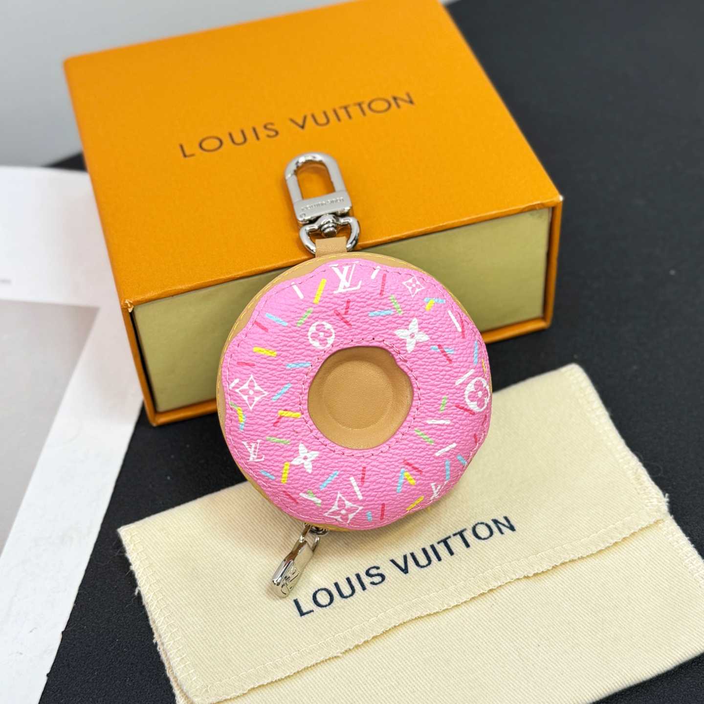 Louis Vuitton LV Donut Bag Charm   M02549 - DesignerGu