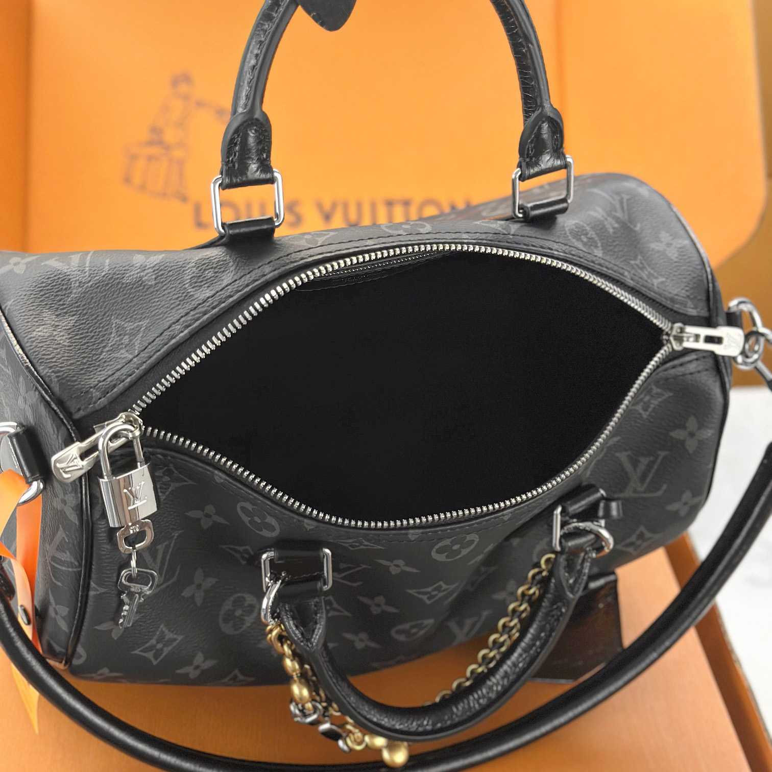 Louis Vuitton Speedy Soft 30   M15102 - DesignerGu