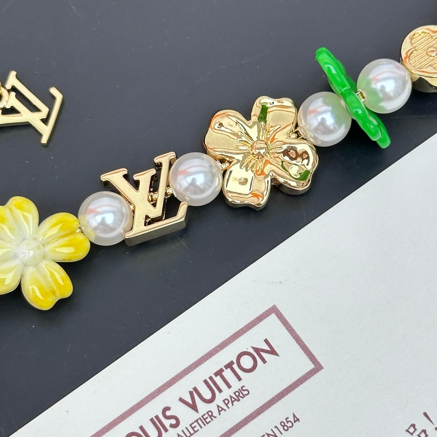 Louis Vuitton LV Surfin' Flower Necklace  - DesignerGu