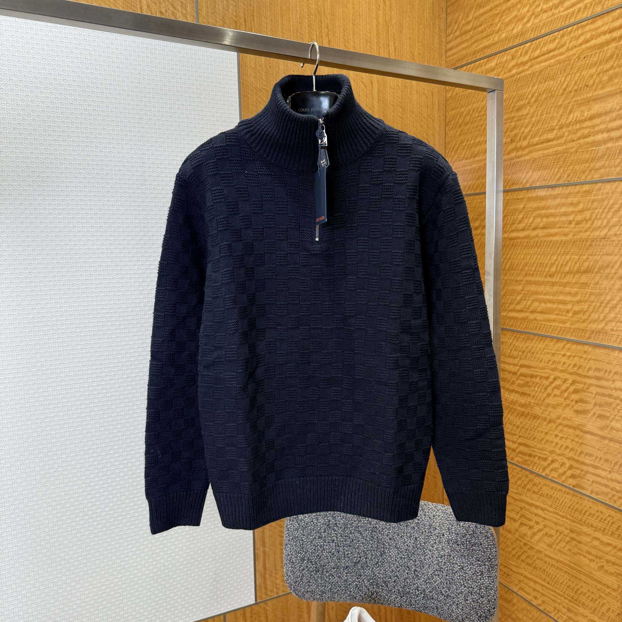Louis Vuitton Cashmere-Wool Blend Half-Zip Pullover   1AIHNA Louis Vuitton Cashmere-Wool Blend Half-Zip Pullover   1AIHNA - DesignerGu