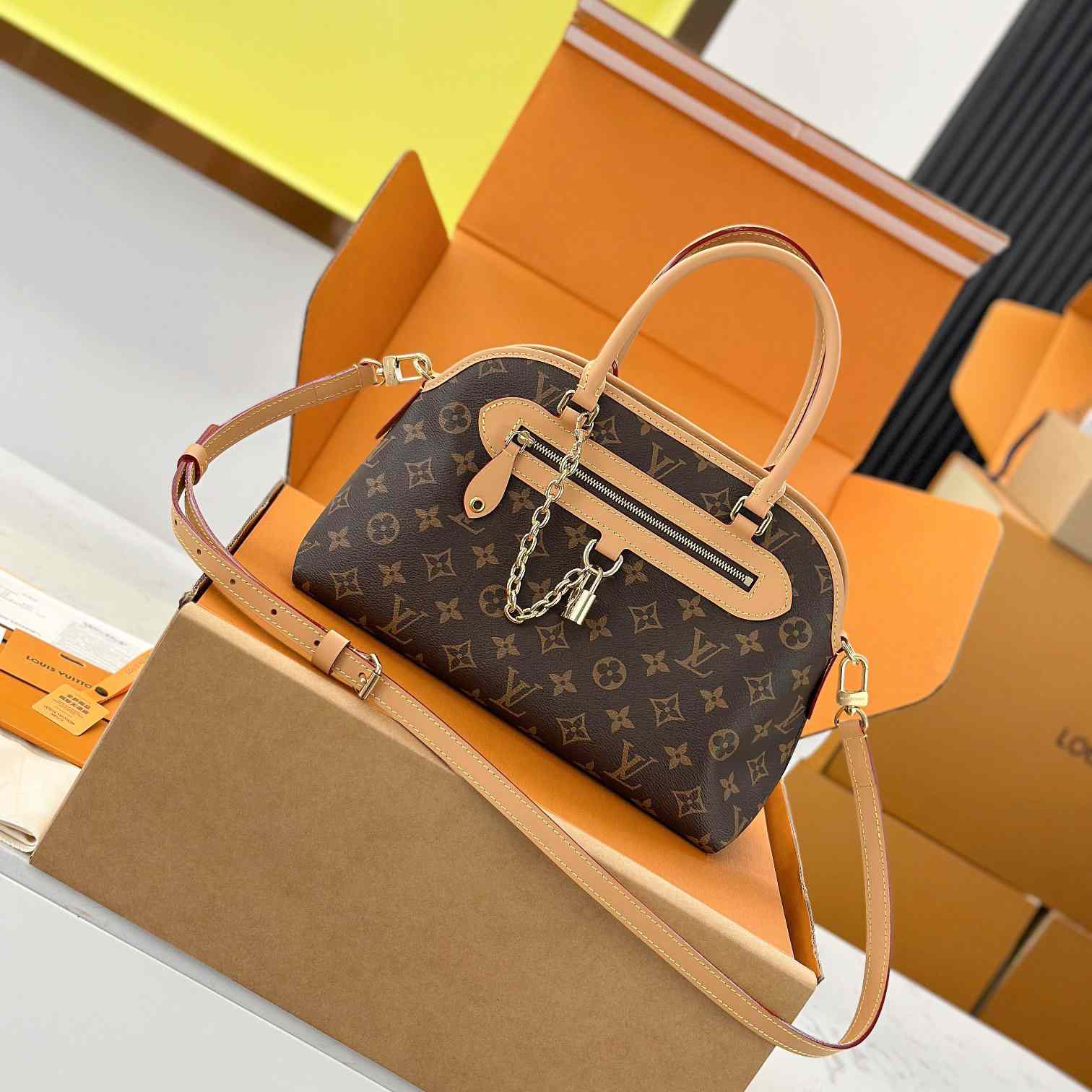 Louis Vuitton Ever More PM   M15208 Louis Vuitton Ever More PM   M15208 - DesignerGu