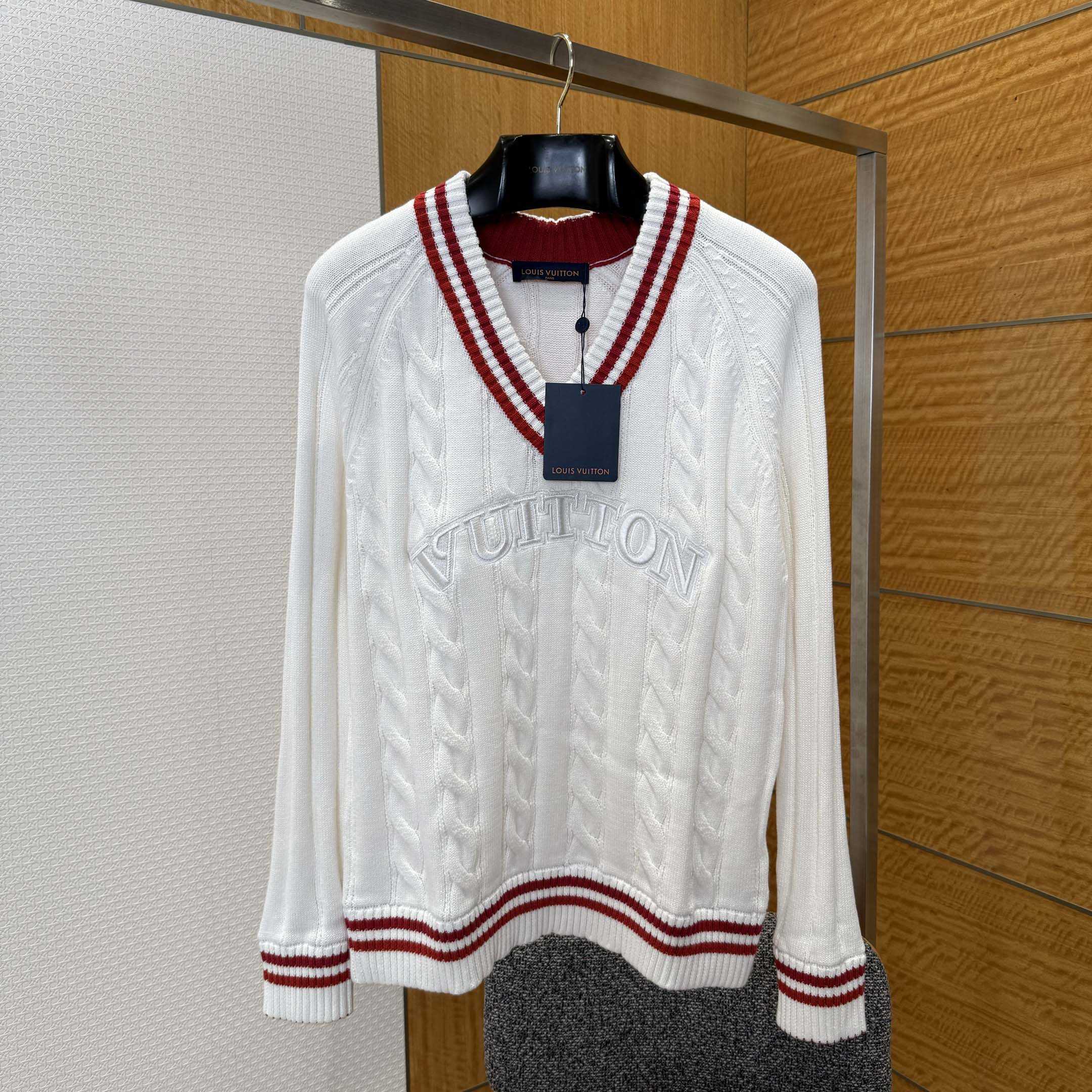 Louis Vuitton Preppy V-Neck Cable Pullover   1AIJYR Louis Vuitton Preppy V-Neck Cable Pullover   1AIJYR - DesignerGu