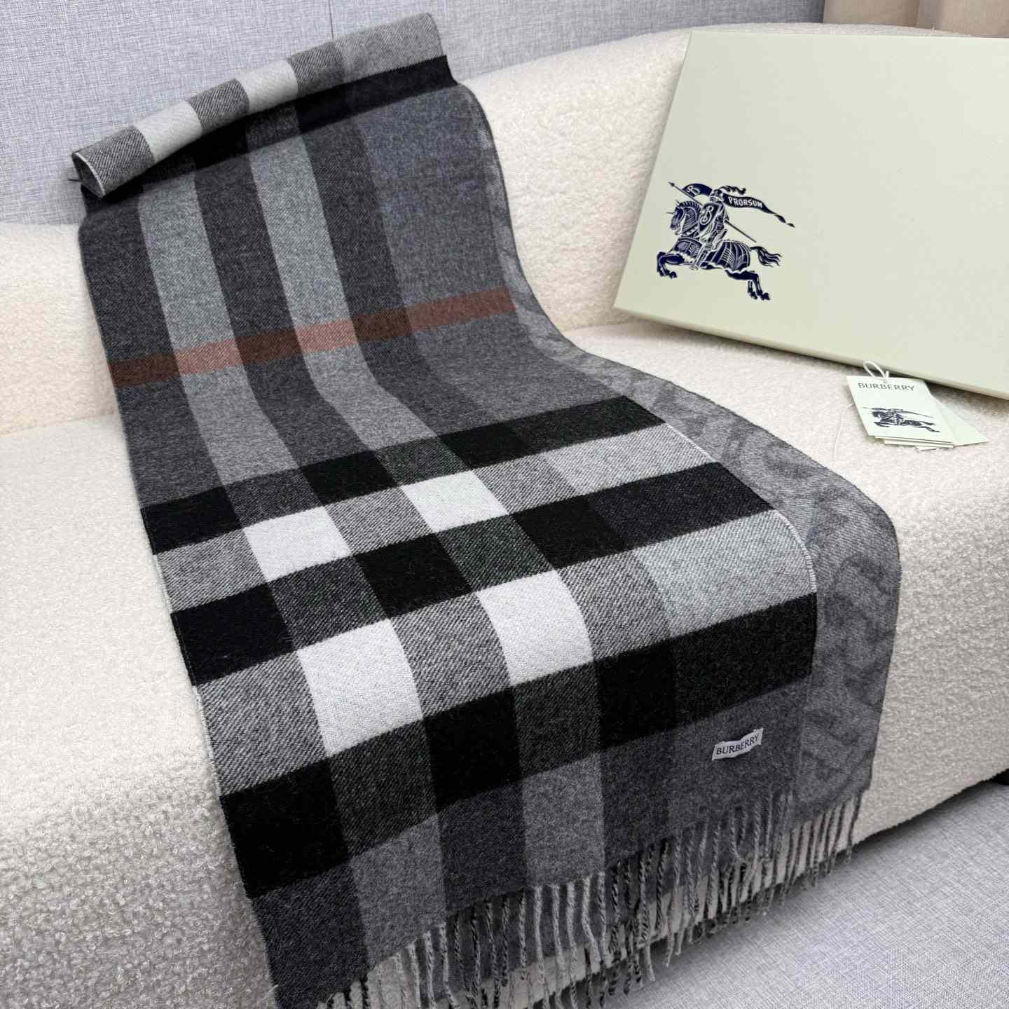 Burberry Reversible Check And Monogram Cashmere Scarf  - DesignerGu