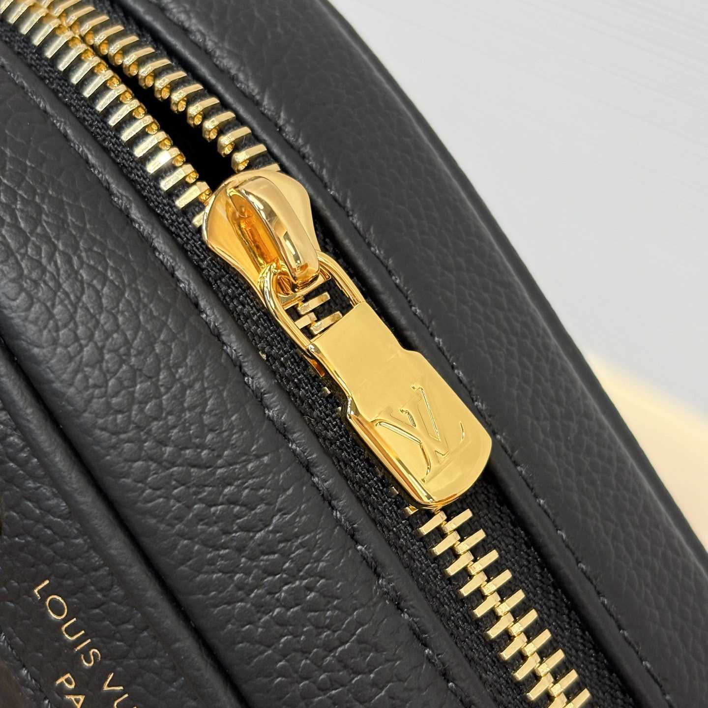 Louis Vuitton Tiny Camera Bag   M25518 - DesignerGu